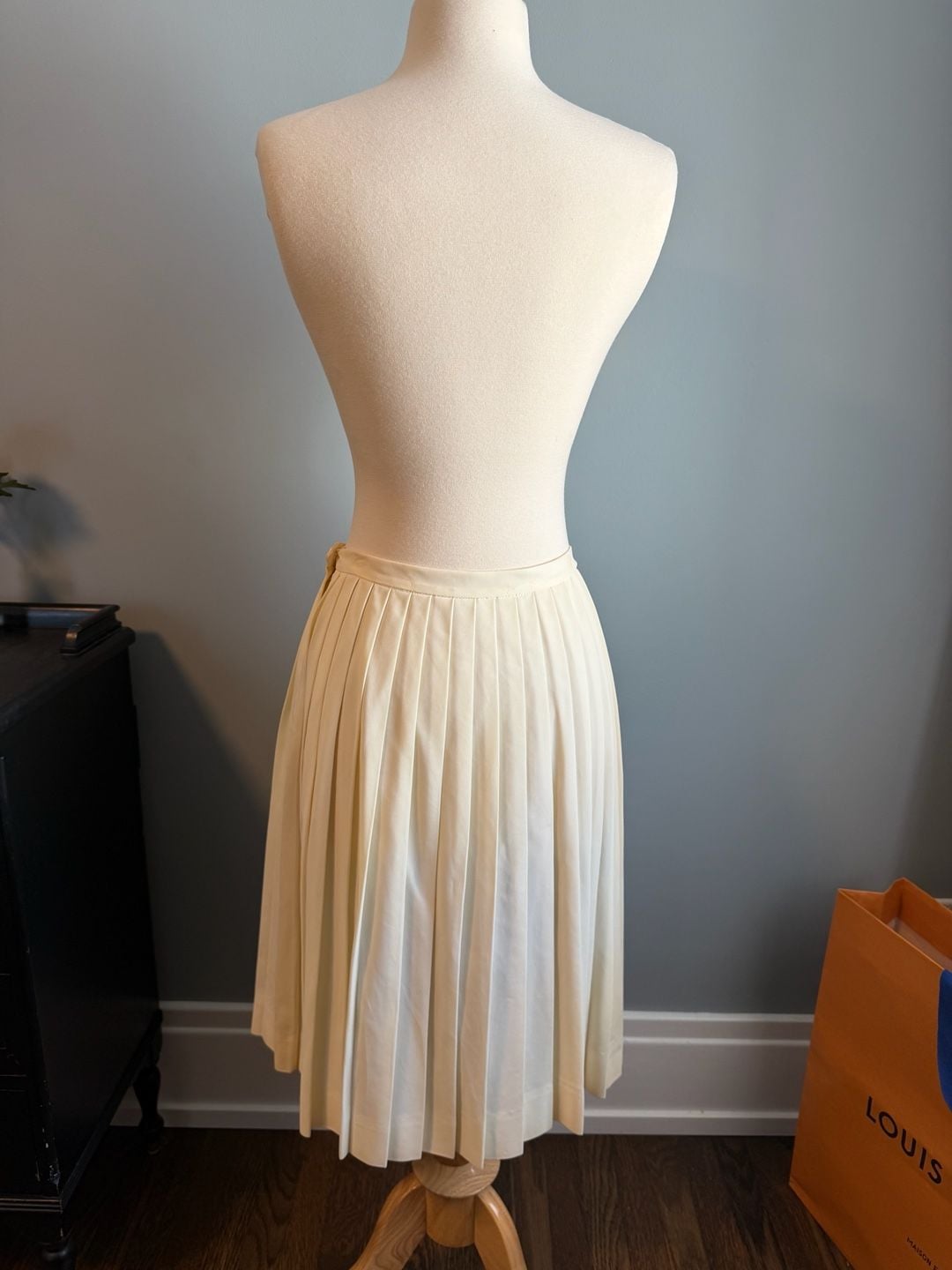 Vintage ILGWU Pleated Skirt Cream Ivory Midi Length Button Zip 3