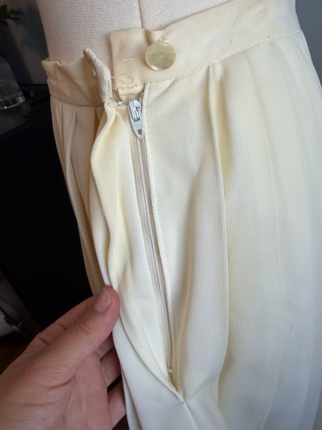 Vintage ILGWU Pleated Skirt Cream Ivory Midi Length Button Zip 6