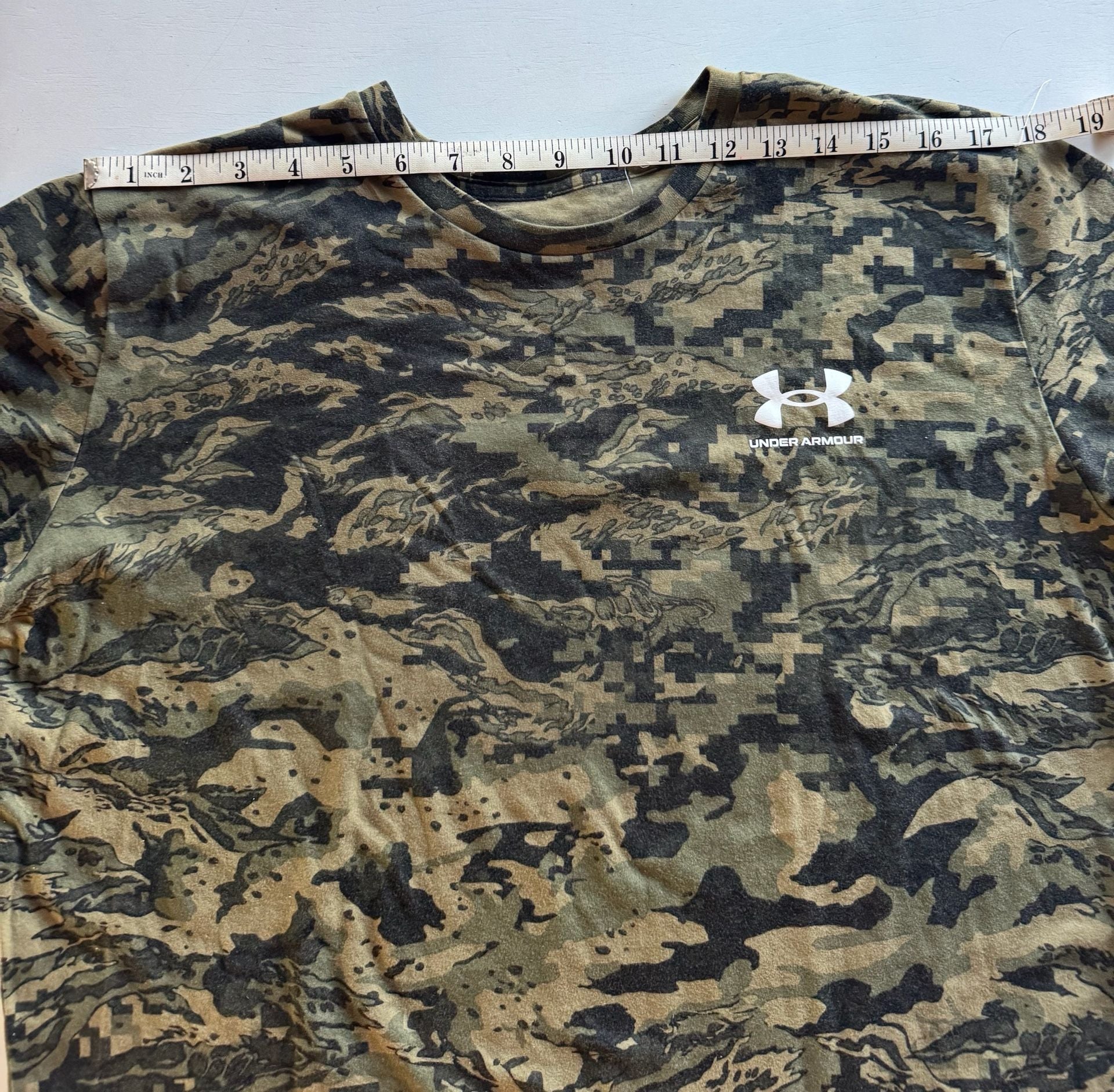 Under Armour Heatgear Camo T-Shirt Size Large Green Loose 8