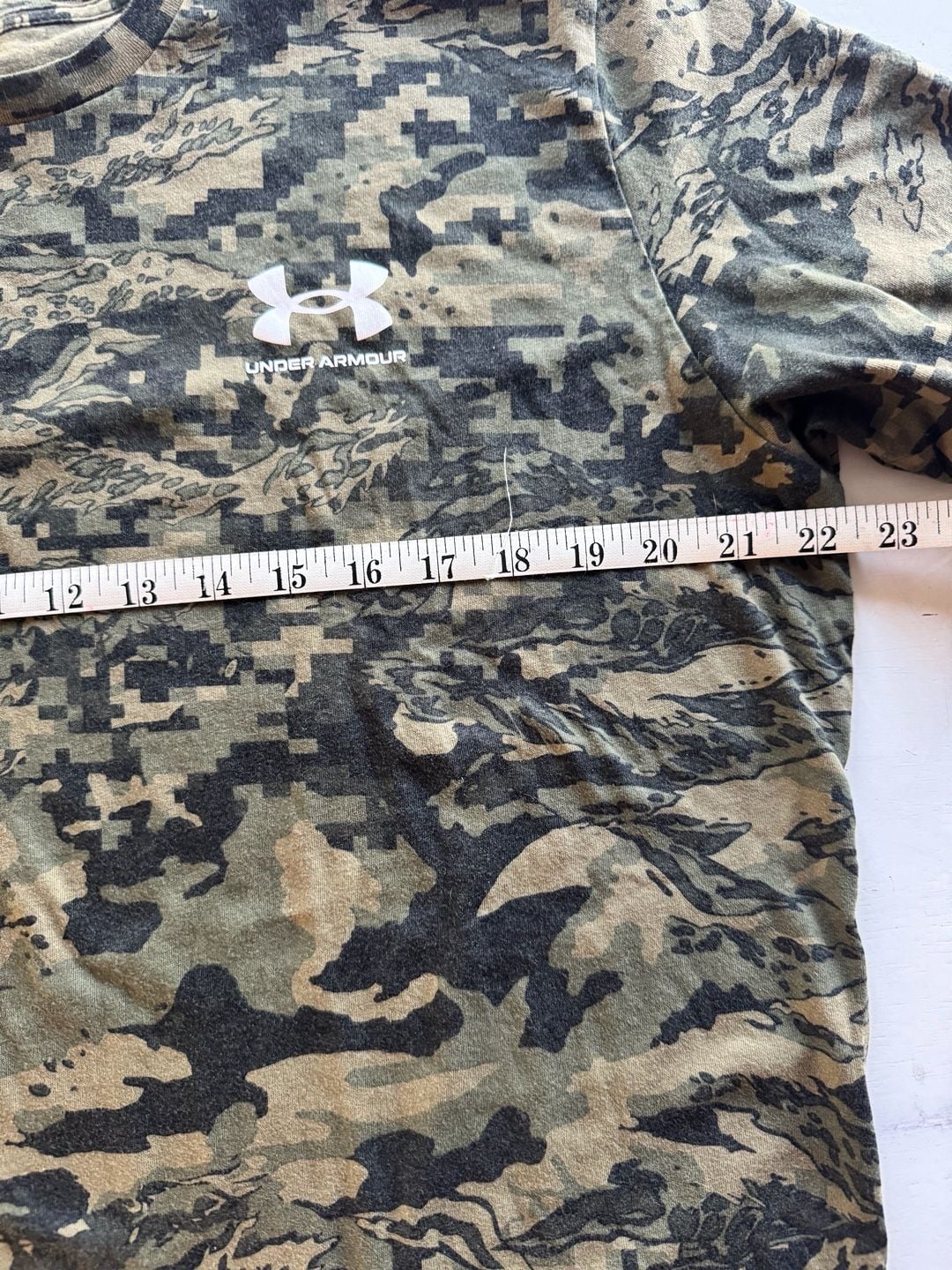 Under Armour Heatgear Camo T-Shirt Size Large Green Loose 9