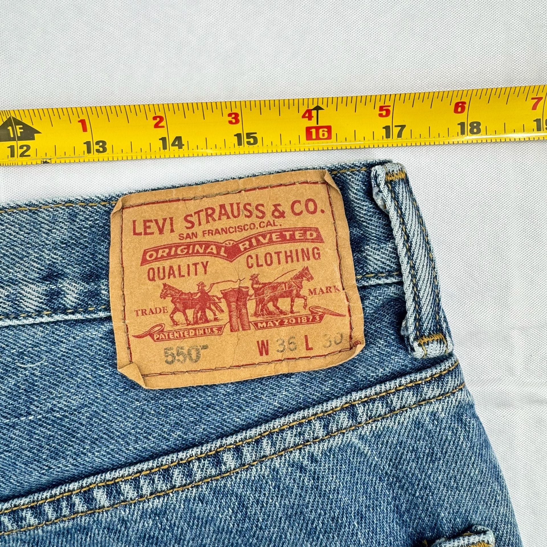 Levi's 550 Relaxed Fit Jeans Size 36x30 Medium Wash Denim 5