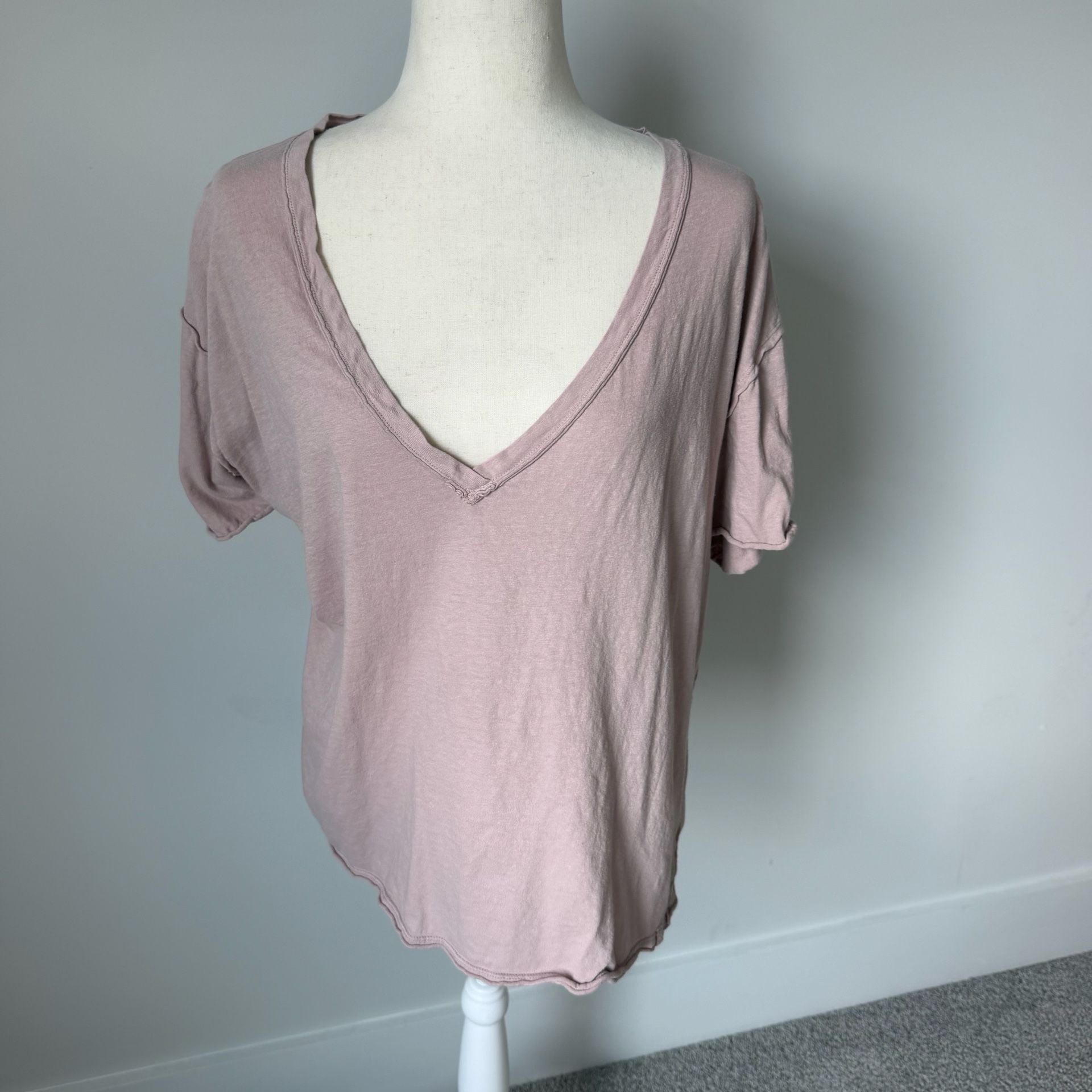 We The Free Nina V-Neck Tee Size S cashmere color Short Sleeve 2