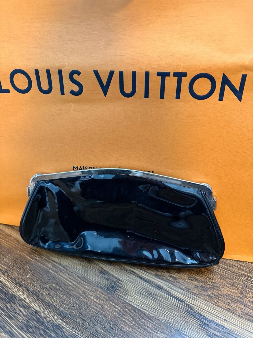 Vintage 1950s Black Patent Leather Clutch Purse Metal Kiss Lock 3