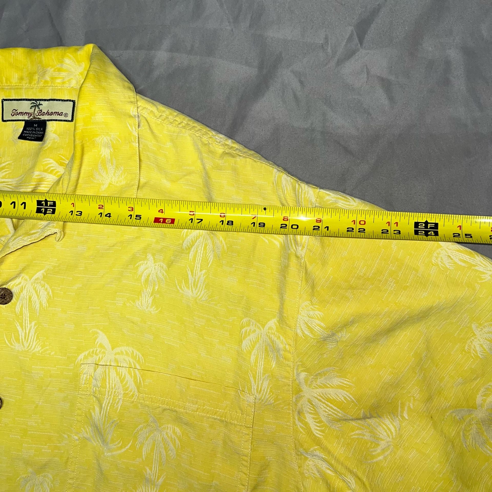 Tommy Bahama Silk Palm Tree Hawaiian Shirt Size M Yellow Mens Button down 9