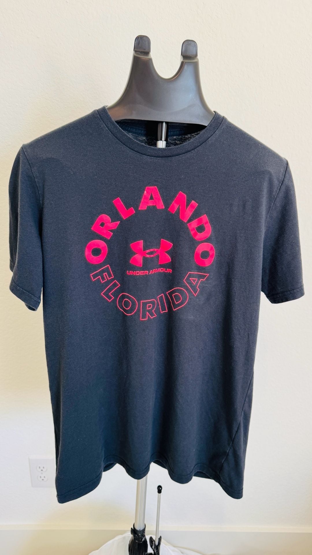 Under Armour Orlando Florida T-Shirt Size MD Black Pink Logo HeatGear 2