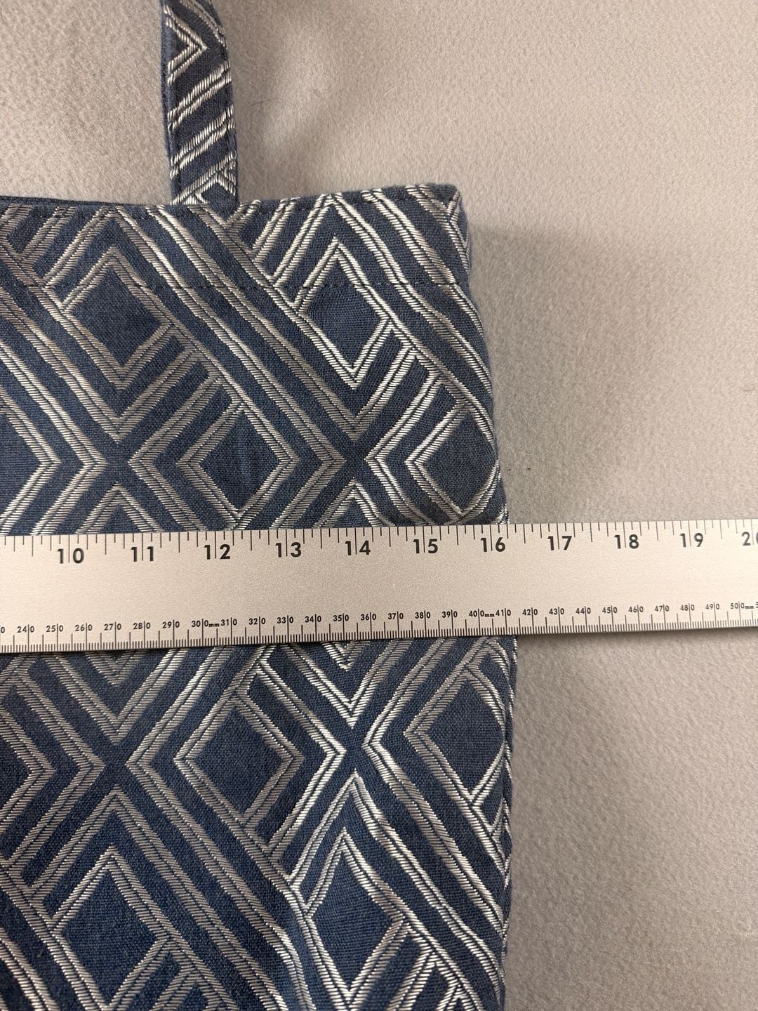 Sunbrella Geometric Jacquard Tote Bag Blue Silver 4