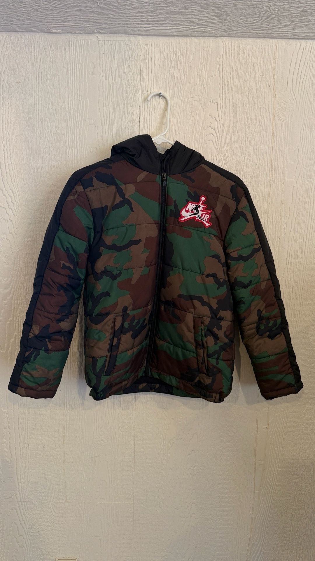 Jordan Puffer Jacket Size L 12-13 Green Camo Logo Hooded Coat 2