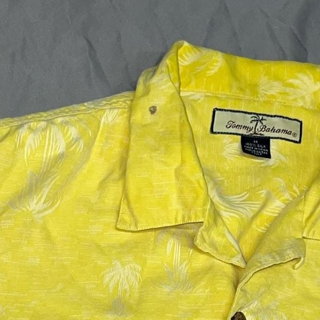 Tommy Bahama Silk Palm Tree Hawaiian Shirt Size M Yellow Mens Button down 10
