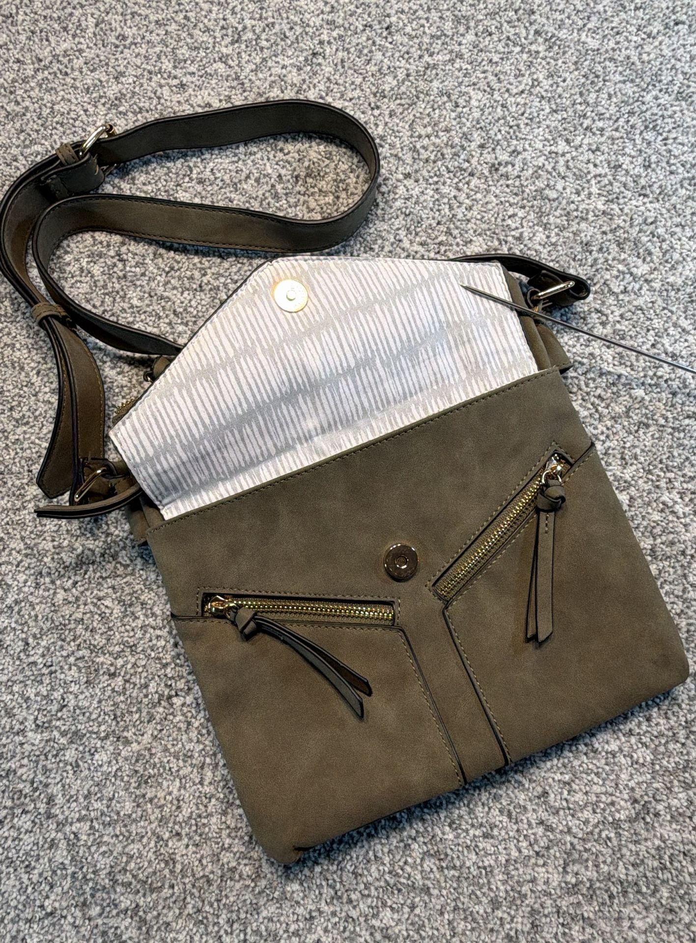 Crossbody Bag Olive Green Faux Suede Multi Pocket Adj. shoulder strap 3