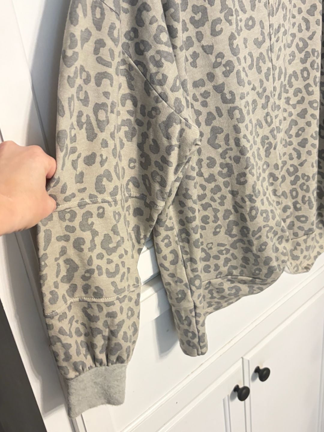 BKE Leopard Print Sweatshirt Size S Gray Beige Crewneck Pullover 4