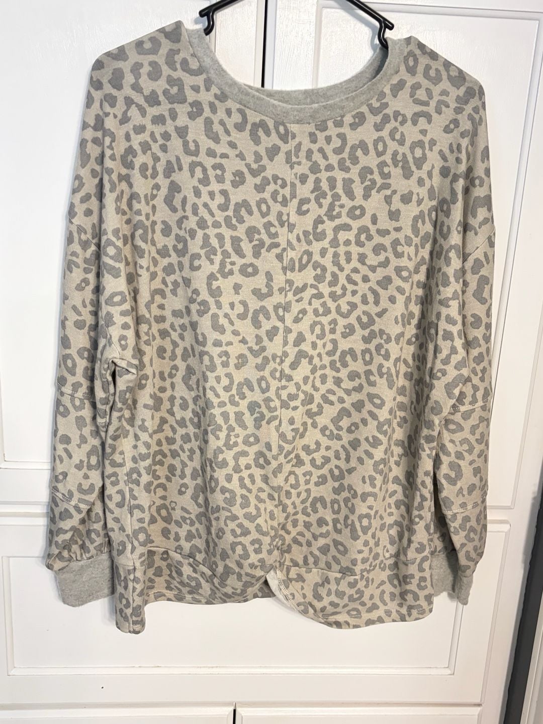 BKE Leopard Print Sweatshirt Size S Gray Beige Crewneck Pullover 5