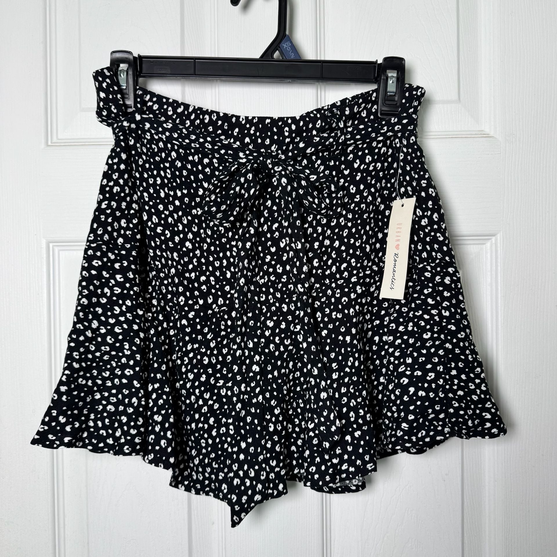 Urban Romantics Shorts Size XS Black White Animal Print Tie Waist Skort 2