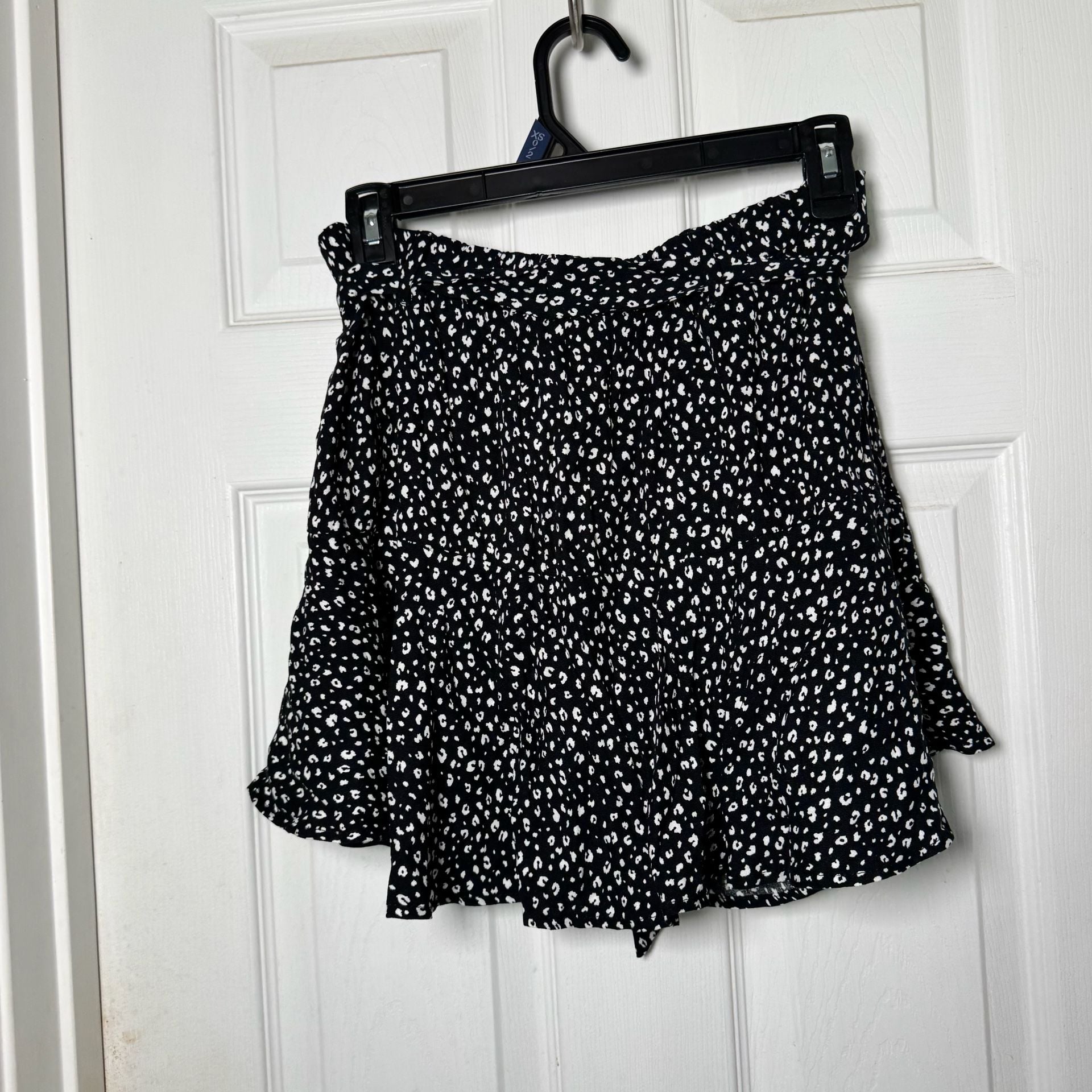 Urban Romantics Shorts Size XS Black White Animal Print Tie Waist Skort 4