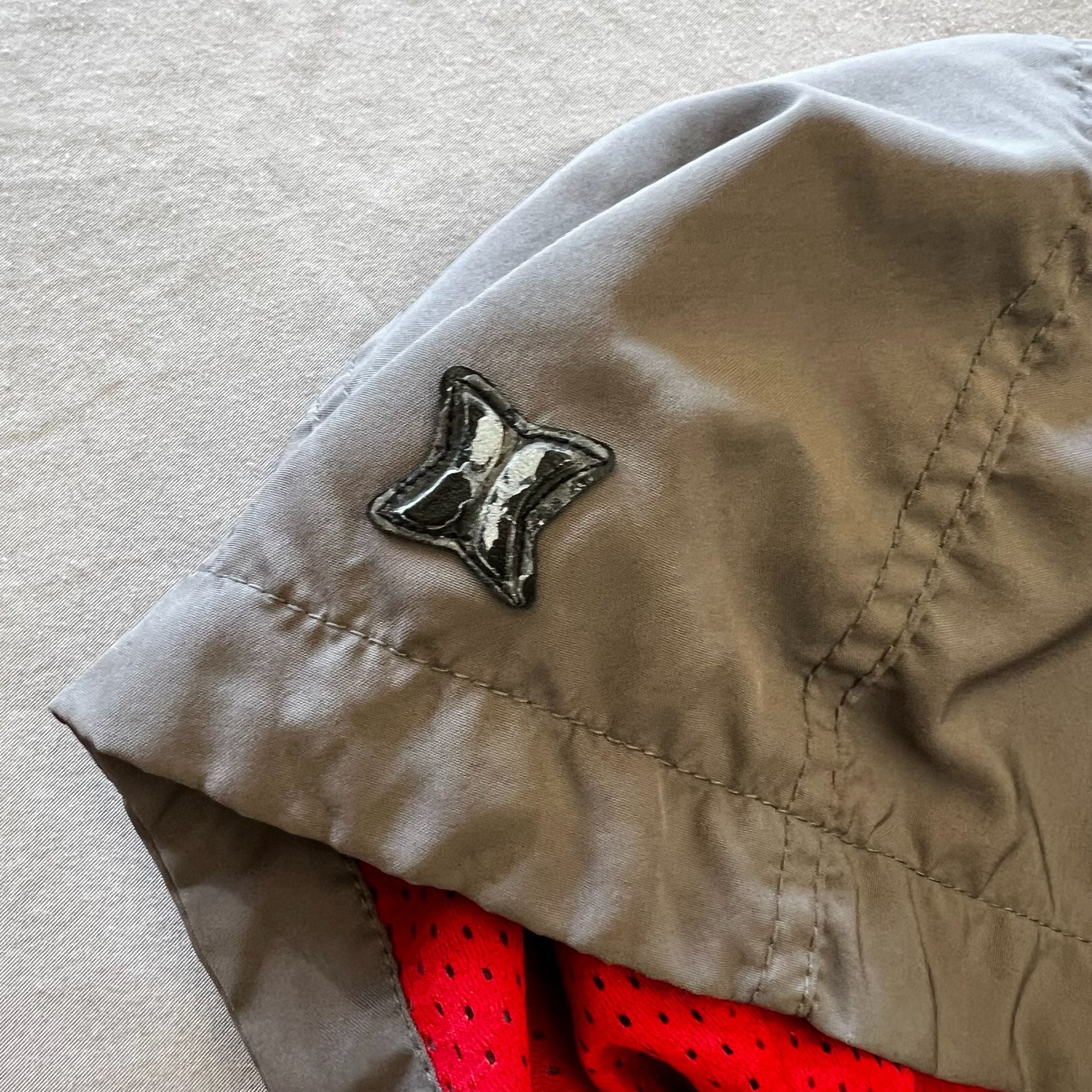 Hurley Anorak Jacket Size L Grey Red Pullover Hooded Wind Breaker Y2K Surfcore 15