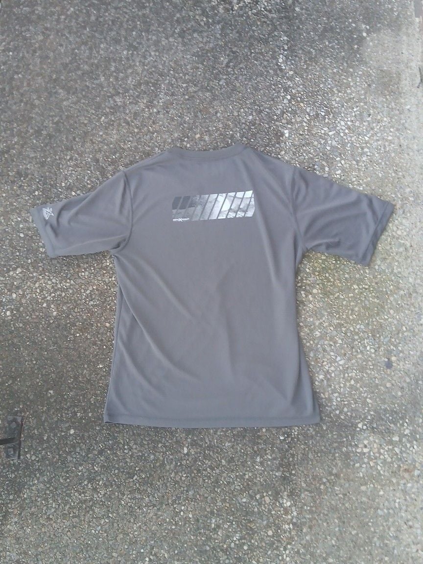 Zero Xposur Swim Shirt Size M Gray Activewear Tee 2
