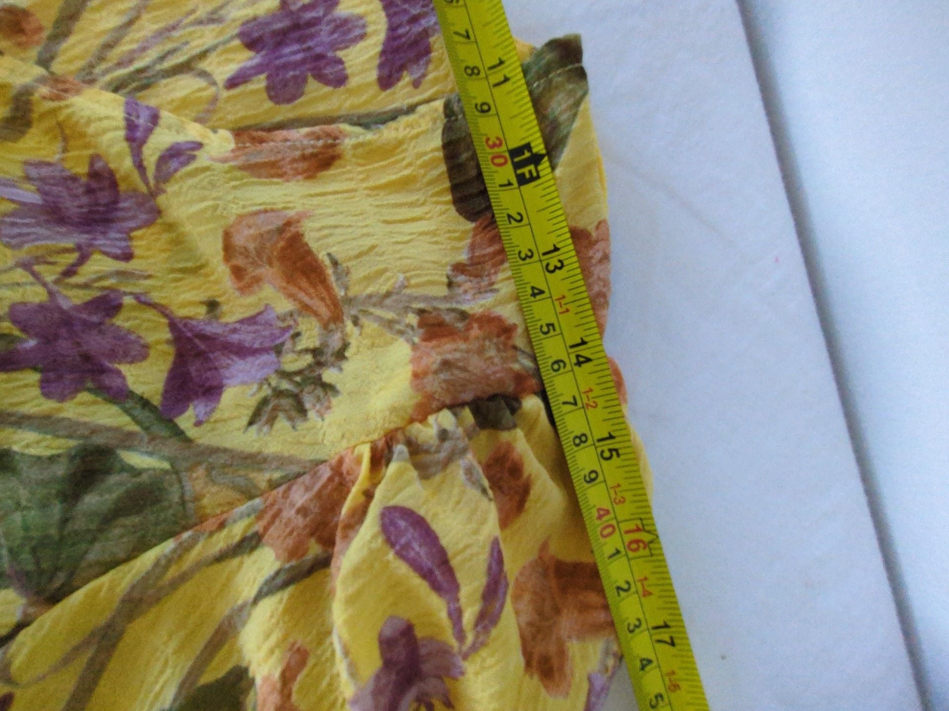 Rose & Olive Floral Blouse Size M Yellow V-Neck Tie Front Short Sleeve 8