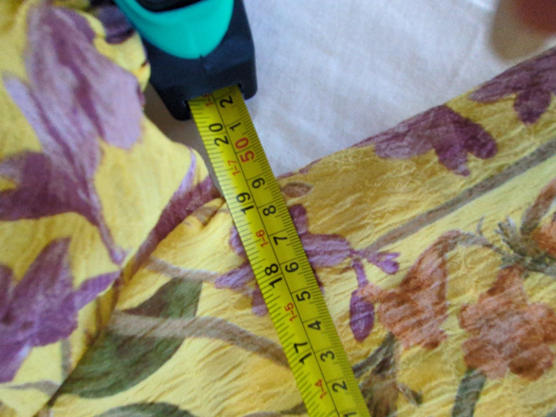 Rose & Olive Floral Blouse Size M Yellow V-Neck Tie Front Short Sleeve 9