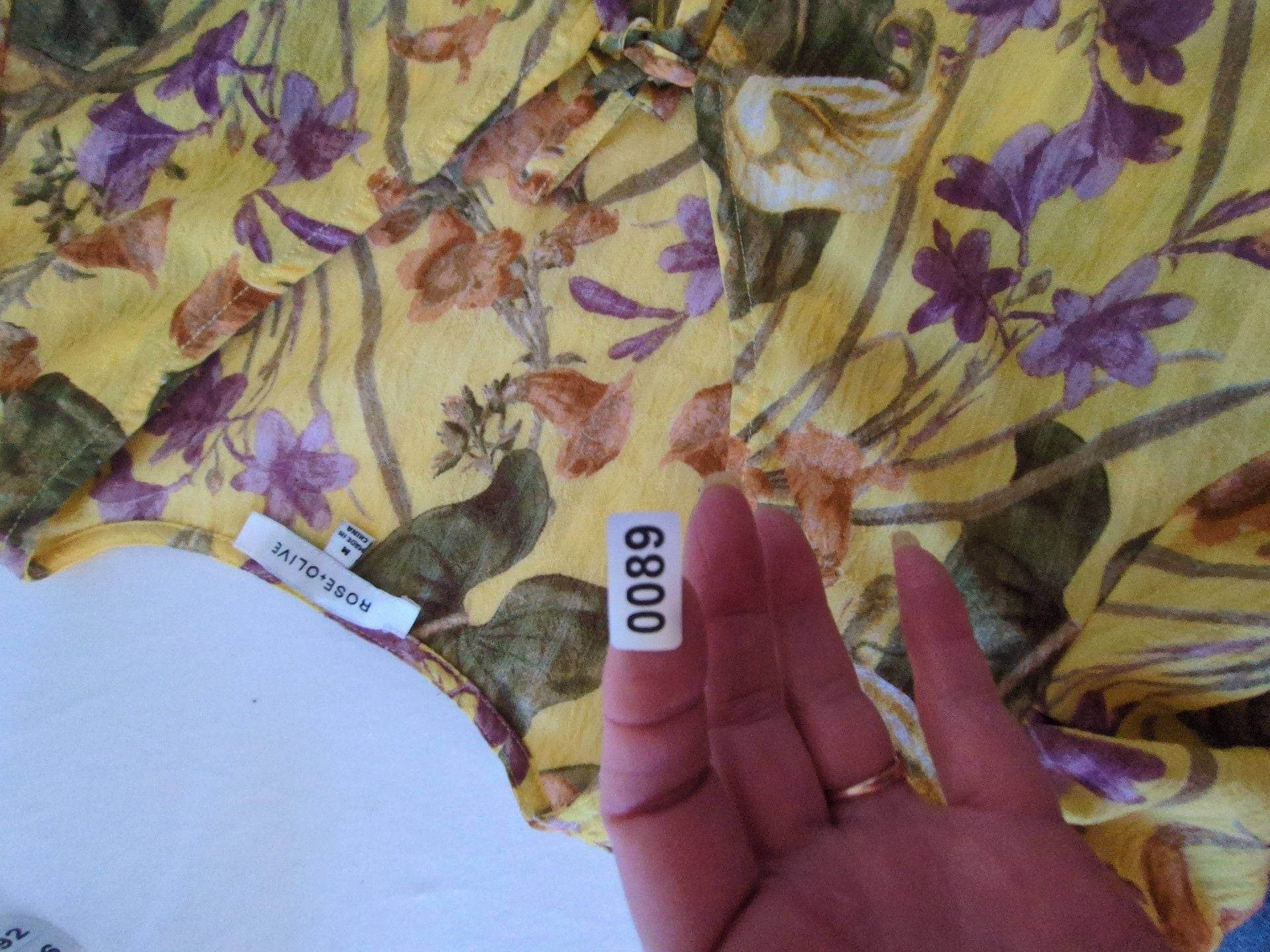 Rose & Olive Floral Blouse Size M Yellow V-Neck Tie Front Short Sleeve 11