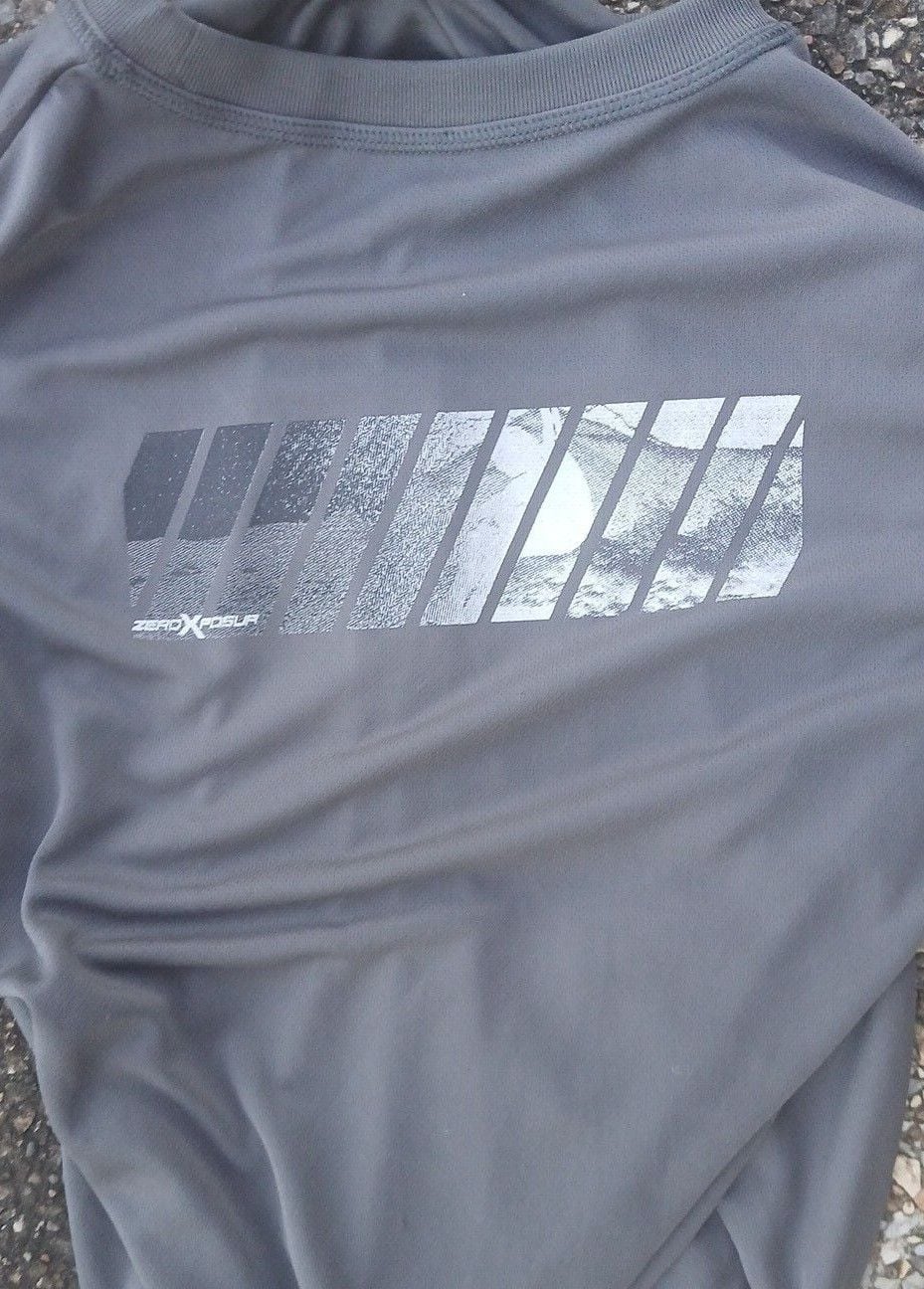 Zero Xposur Swim Shirt Size M Gray Activewear Tee 5