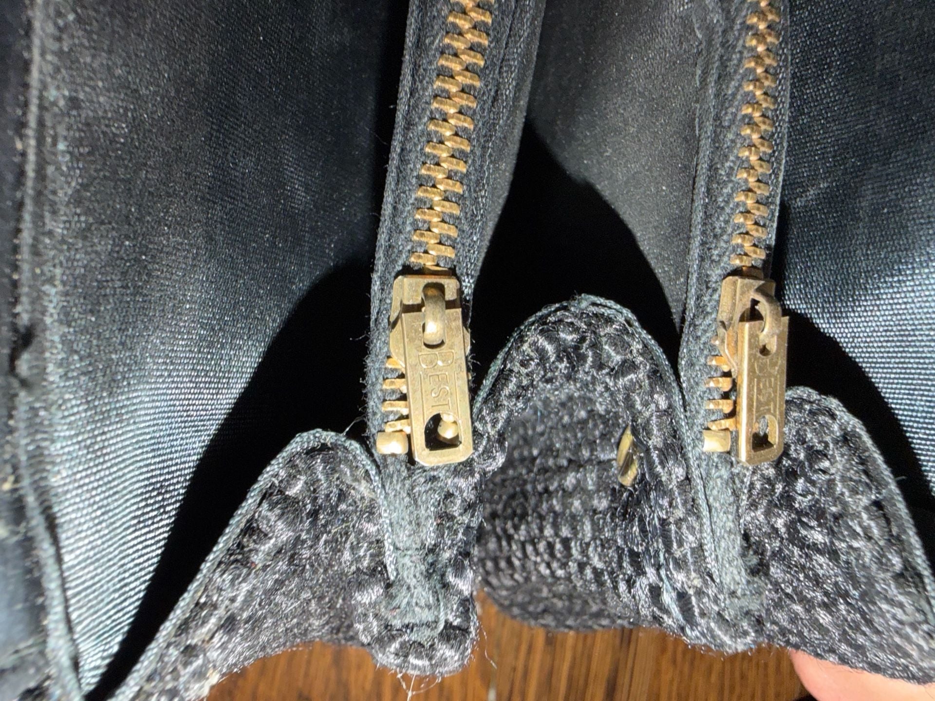 Vintage 1960s Black Woven Cord Gold Latch Handbag 8
