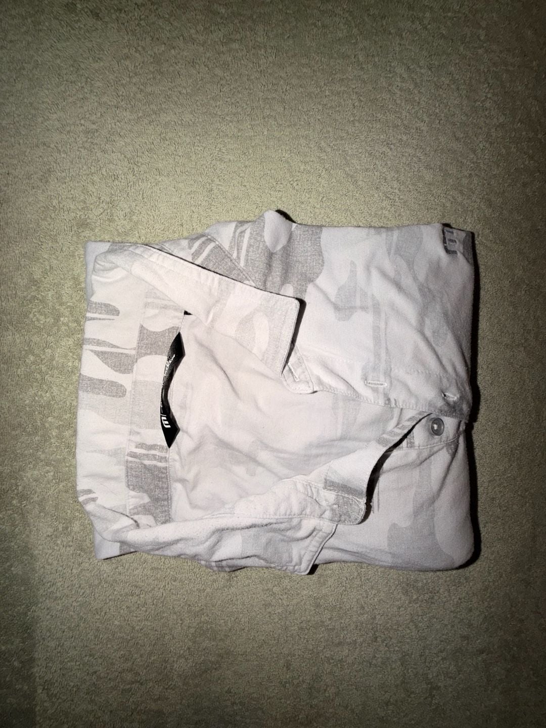 TravisMathew Skywind Polo Size XXL White Gray Camo Golf Shirt 10