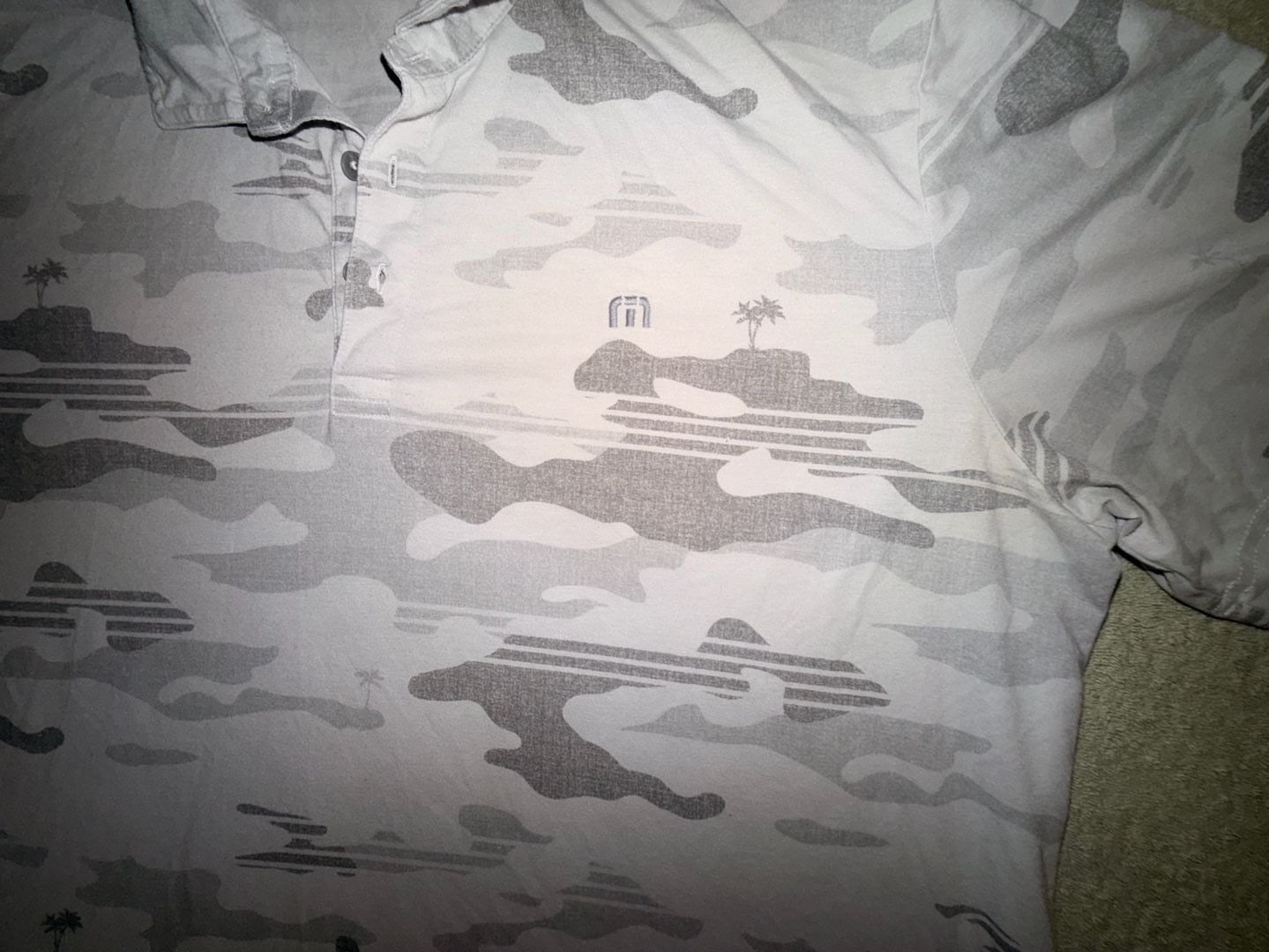 TravisMathew Skywind Polo Size XXL White Gray Camo Golf Shirt 3