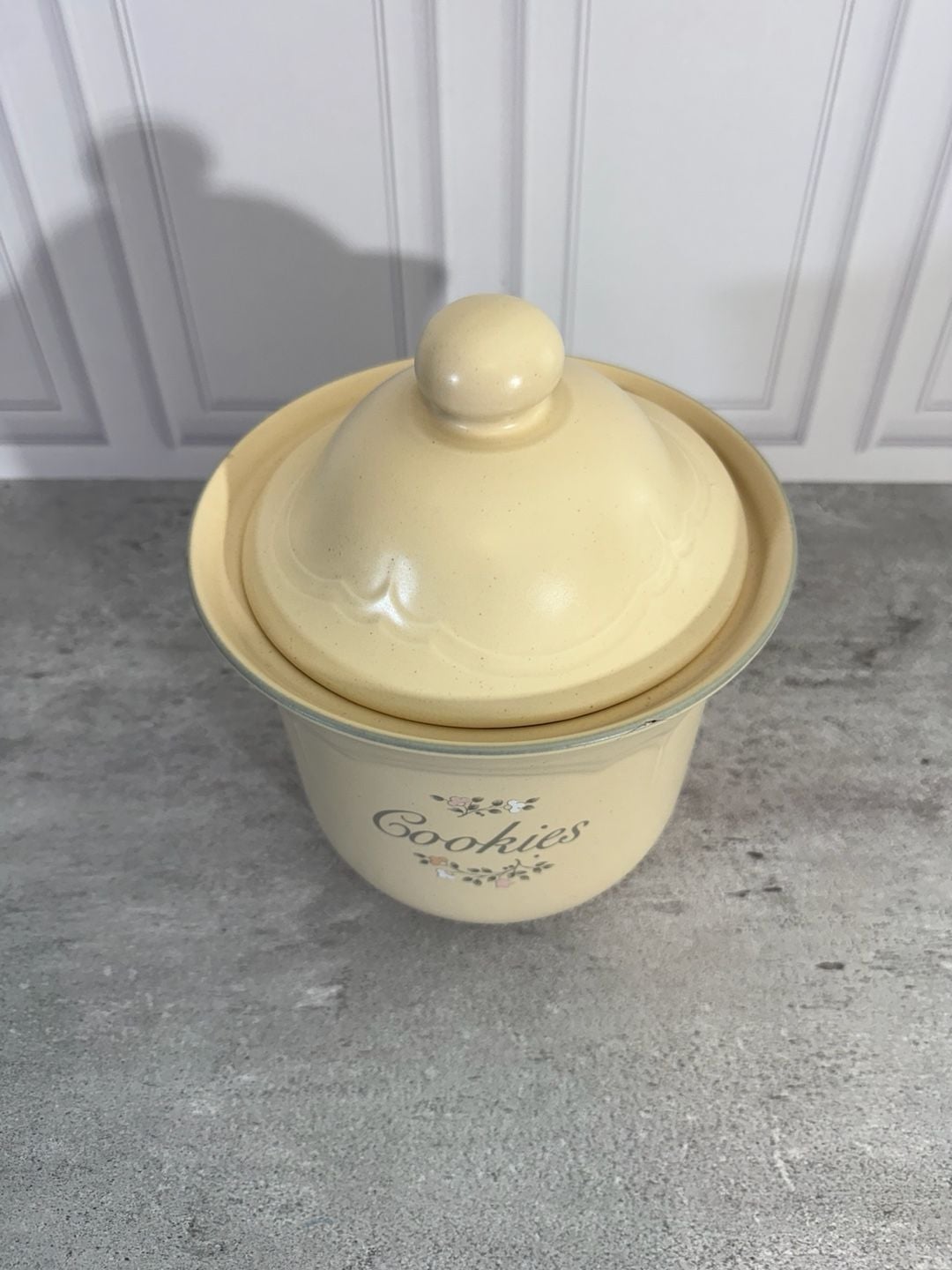 Pfaltzgraff Folk Art Cookie Jar Canister 2.25 QT 2