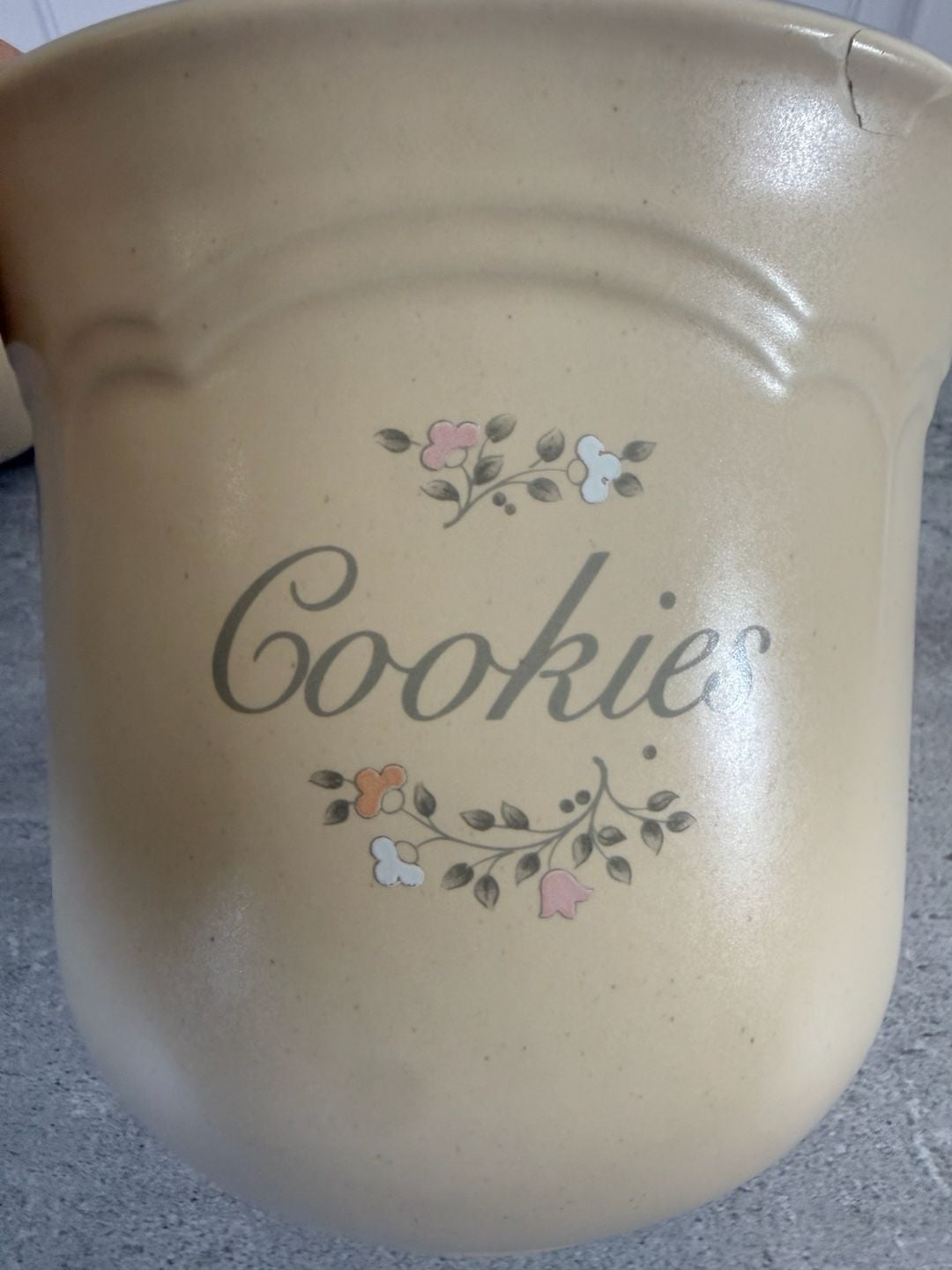 Pfaltzgraff Folk Art Cookie Jar Canister 2.25 QT 6