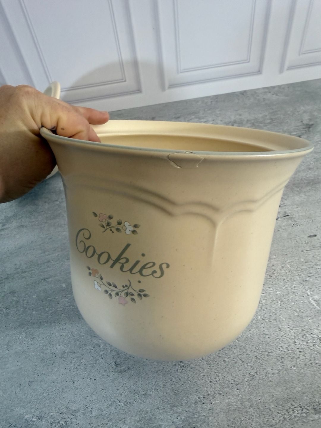 Pfaltzgraff Folk Art Cookie Jar Canister 2.25 QT 7