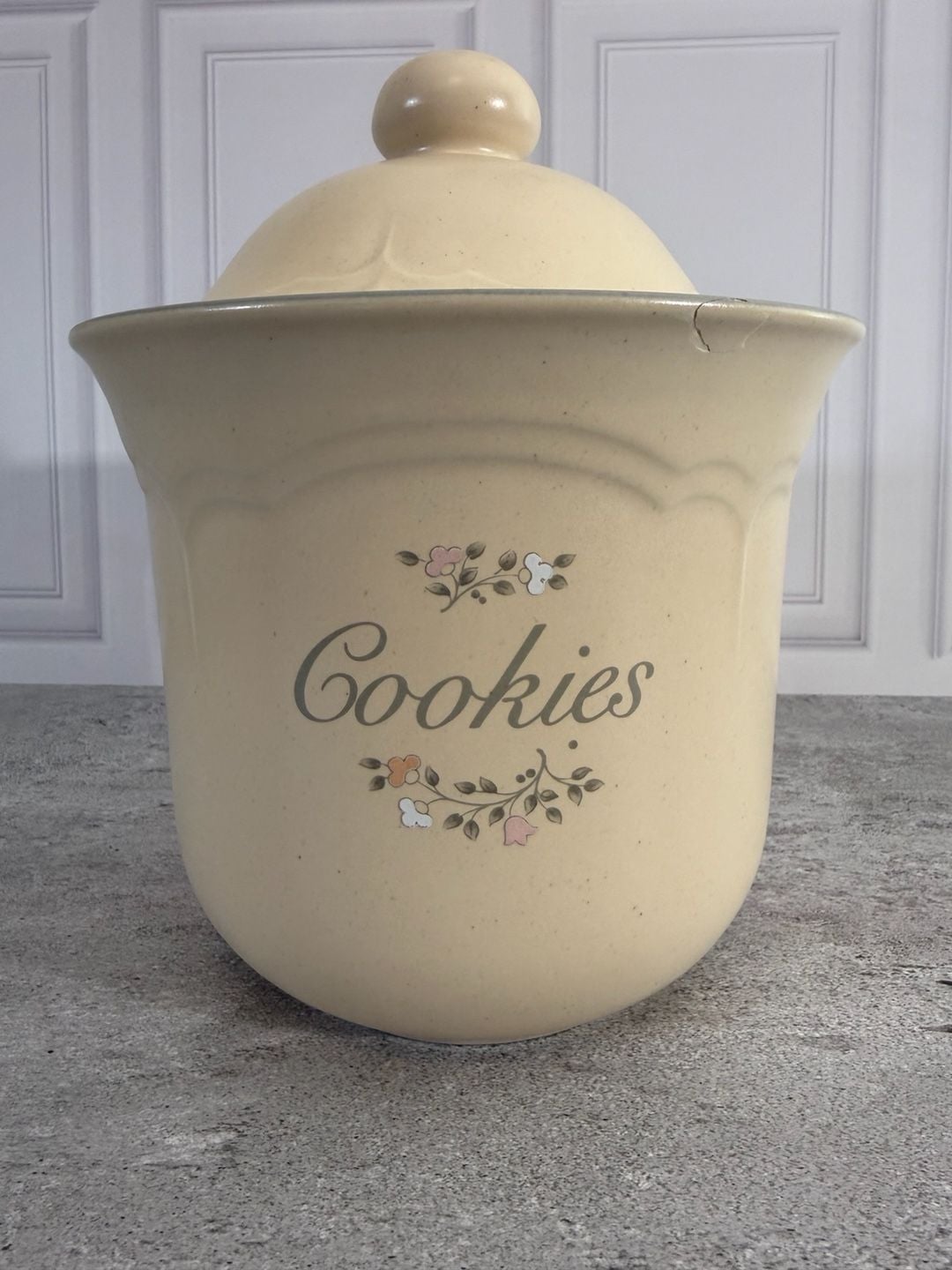 Pfaltzgraff Folk Art Cookie Jar Canister 2.25 QT 8