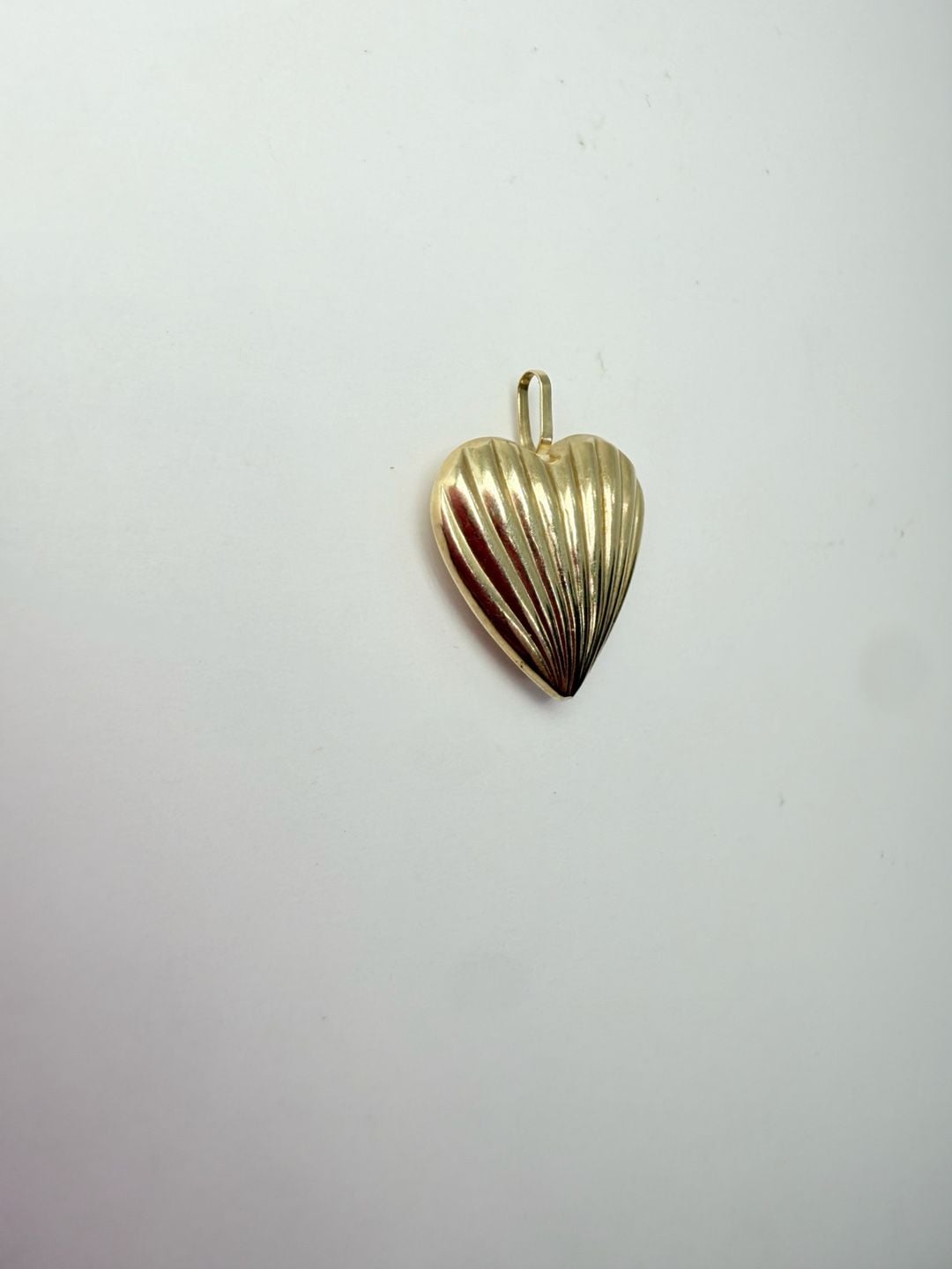 Timeless Vintage 14k Yellow Gold Heart Pendant! 6