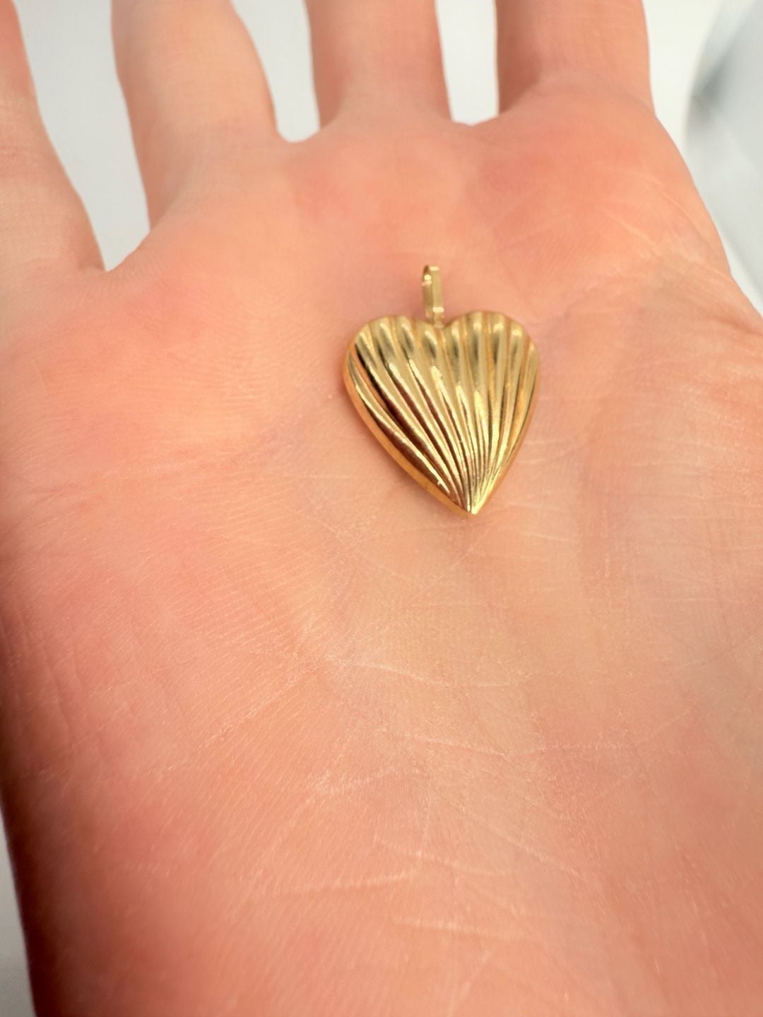 Timeless Vintage 14k Yellow Gold Heart Pendant! 7
