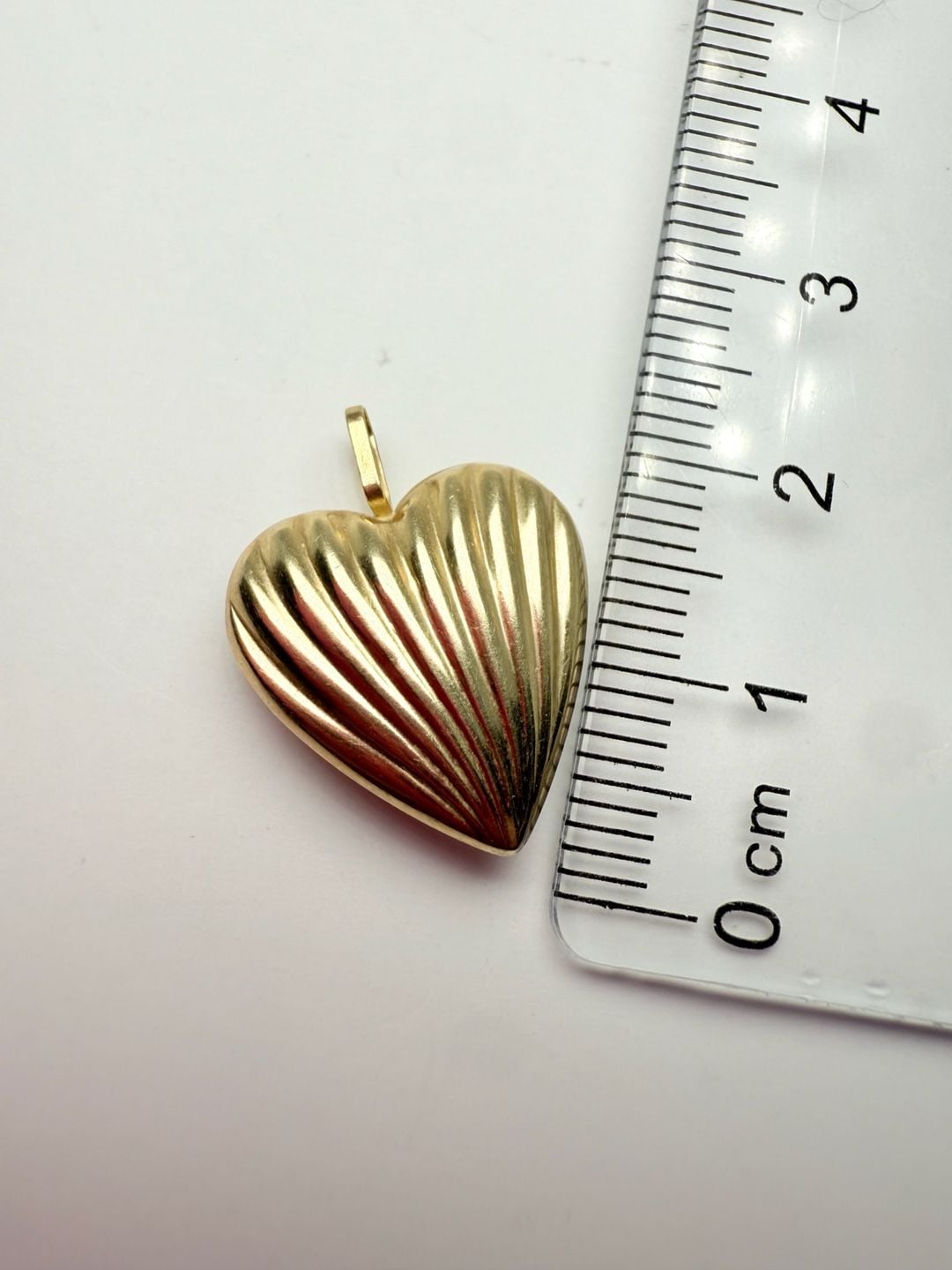 Timeless Vintage 14k Yellow Gold Heart Pendant! 8