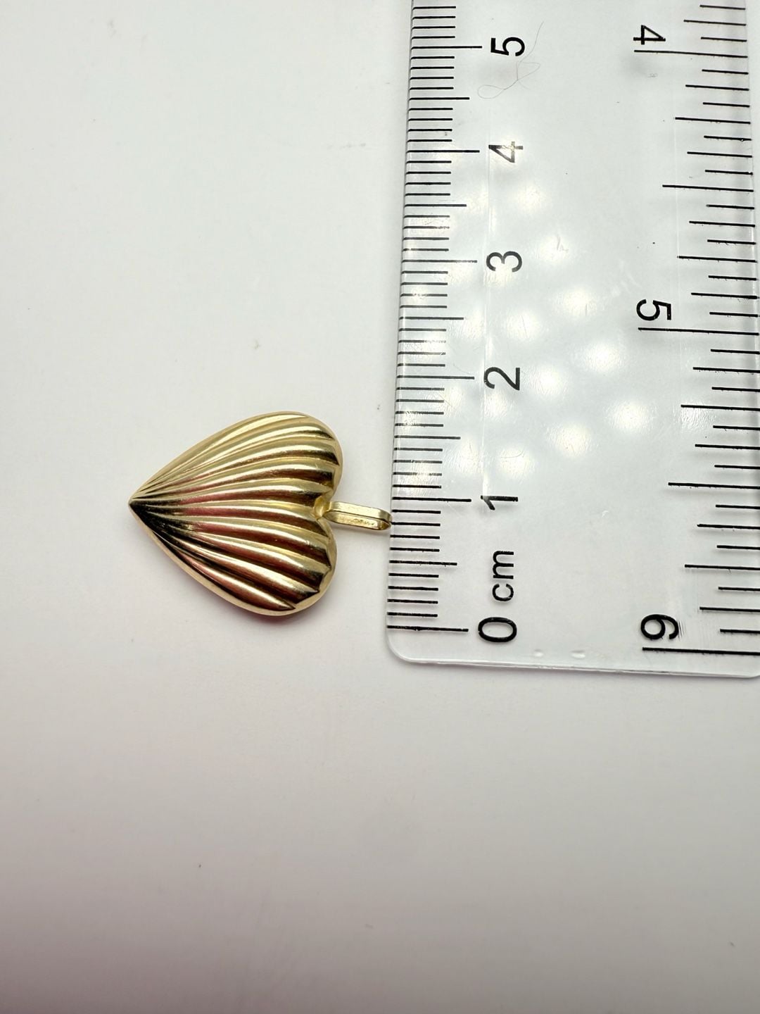 Timeless Vintage 14k Yellow Gold Heart Pendant! 10