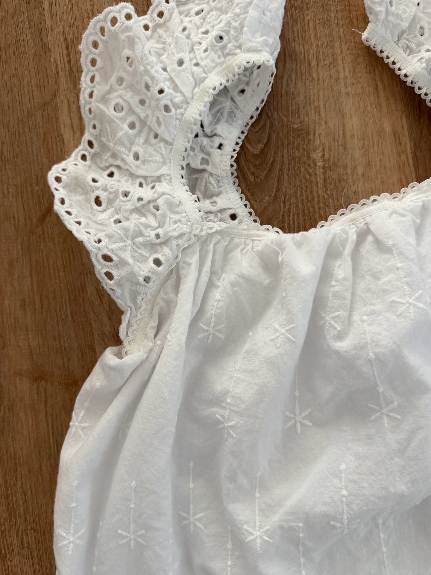 Ophelia Roe Eyelet Blouse Size S White Scalloped Ruffle Trim 2