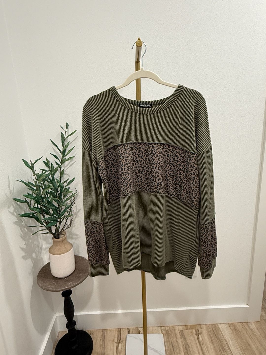 Heimish USA Waffle Knit Top Size 1X Olive Green Leopard Block Long Sleeve 2