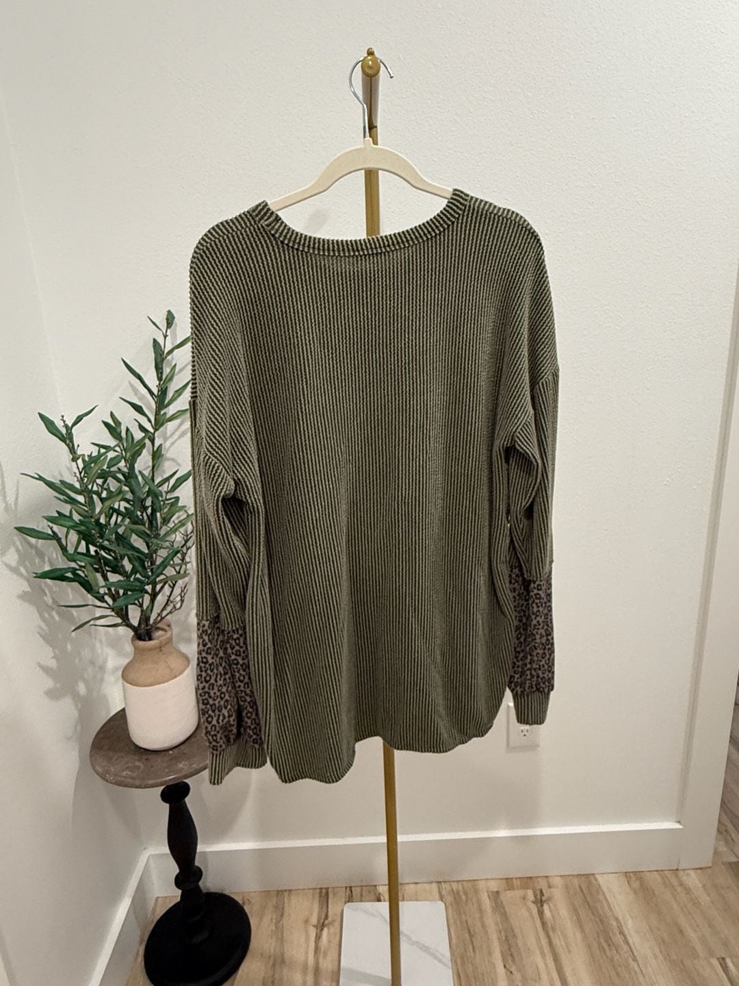 Heimish USA Waffle Knit Top Size 1X Olive Green Leopard Block Long Sleeve 5