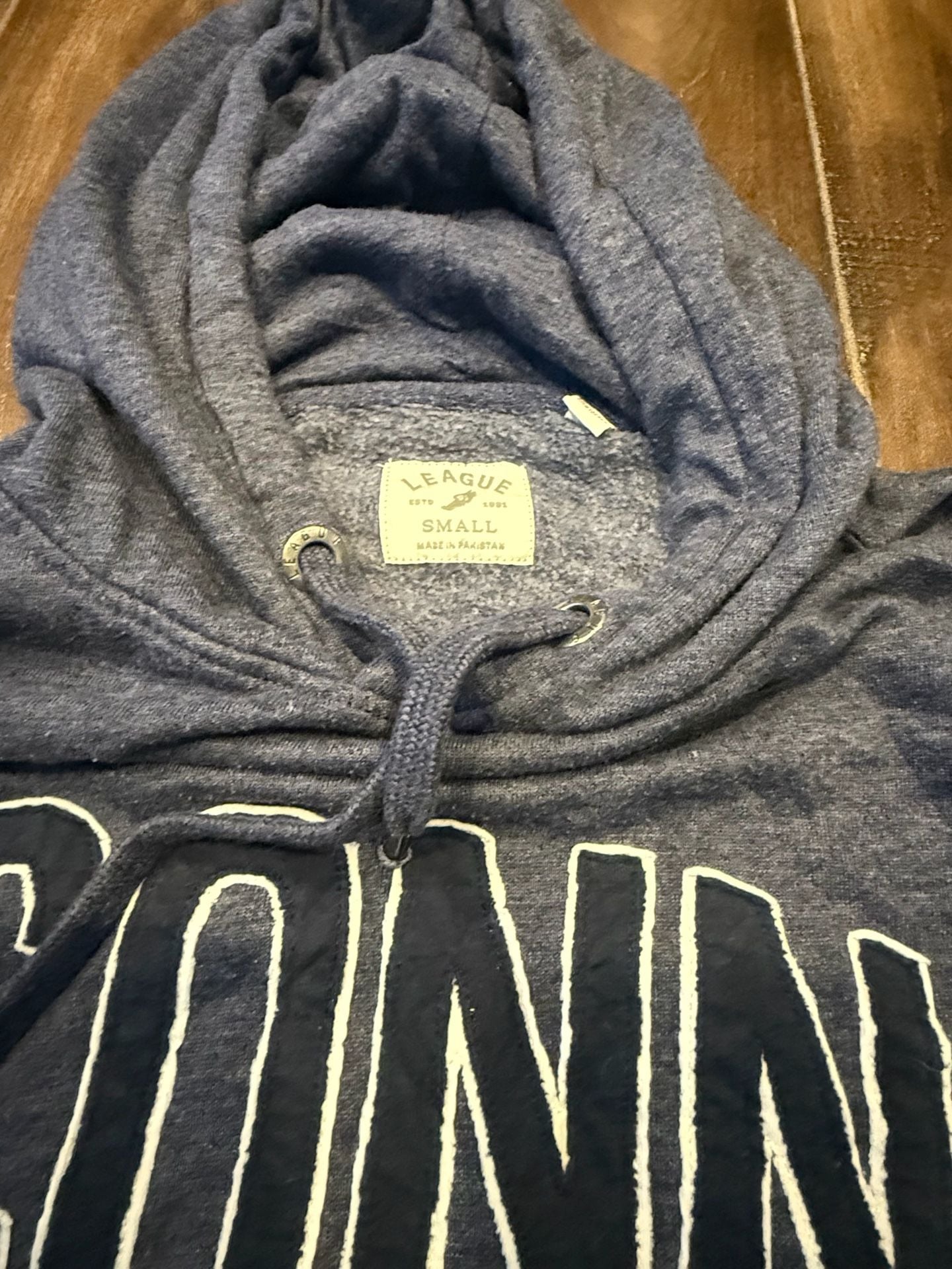 American Eagle UConn Huskies Hoodie Blue 7