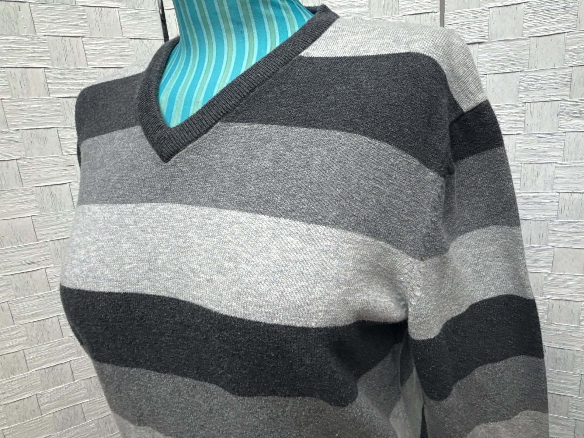Old Navy V-Neck Striped Sweater Size M Gray 4