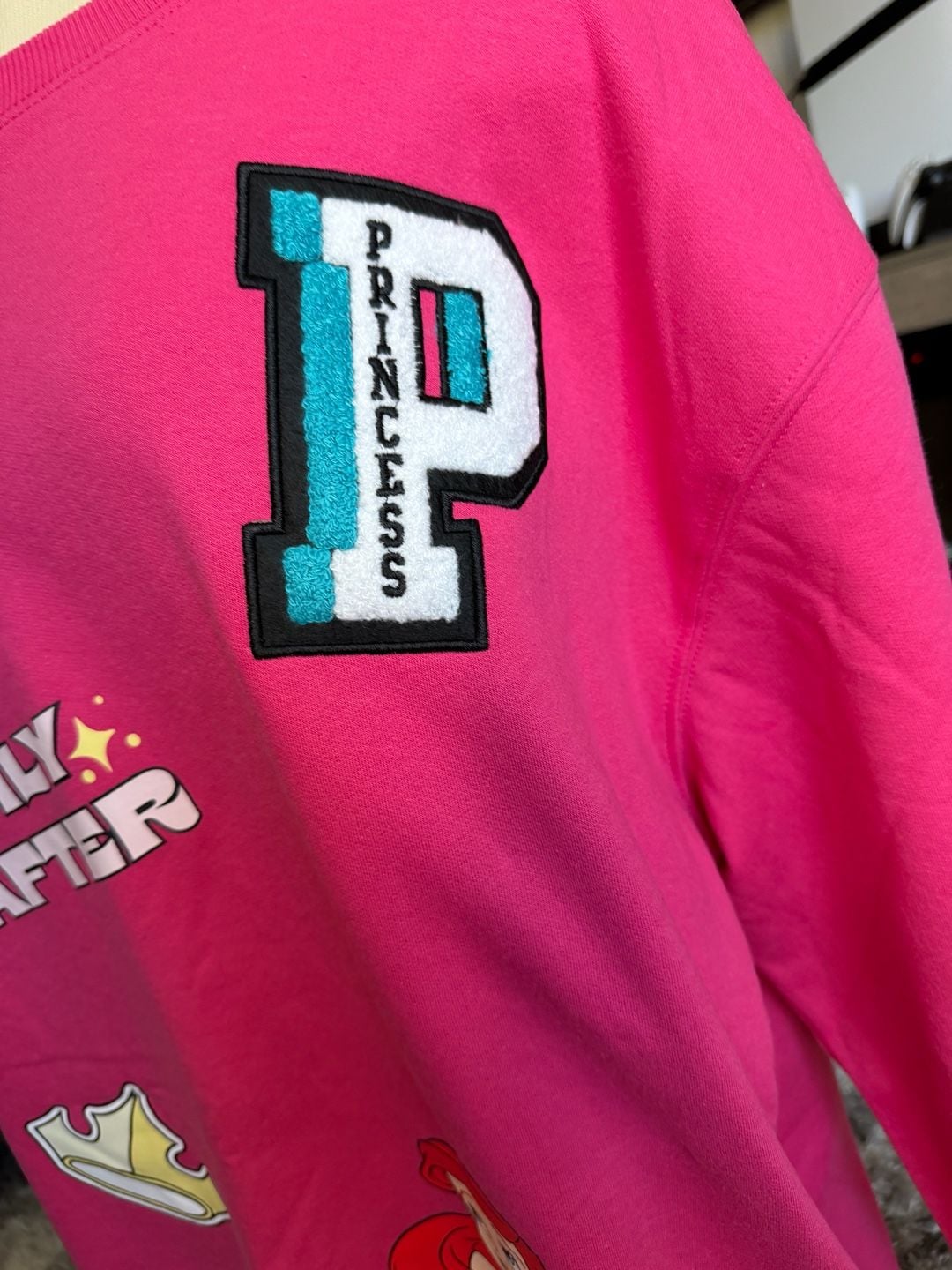 Disney 100 Princess Sweatshirt Size XL Pink Happily Ever After 4