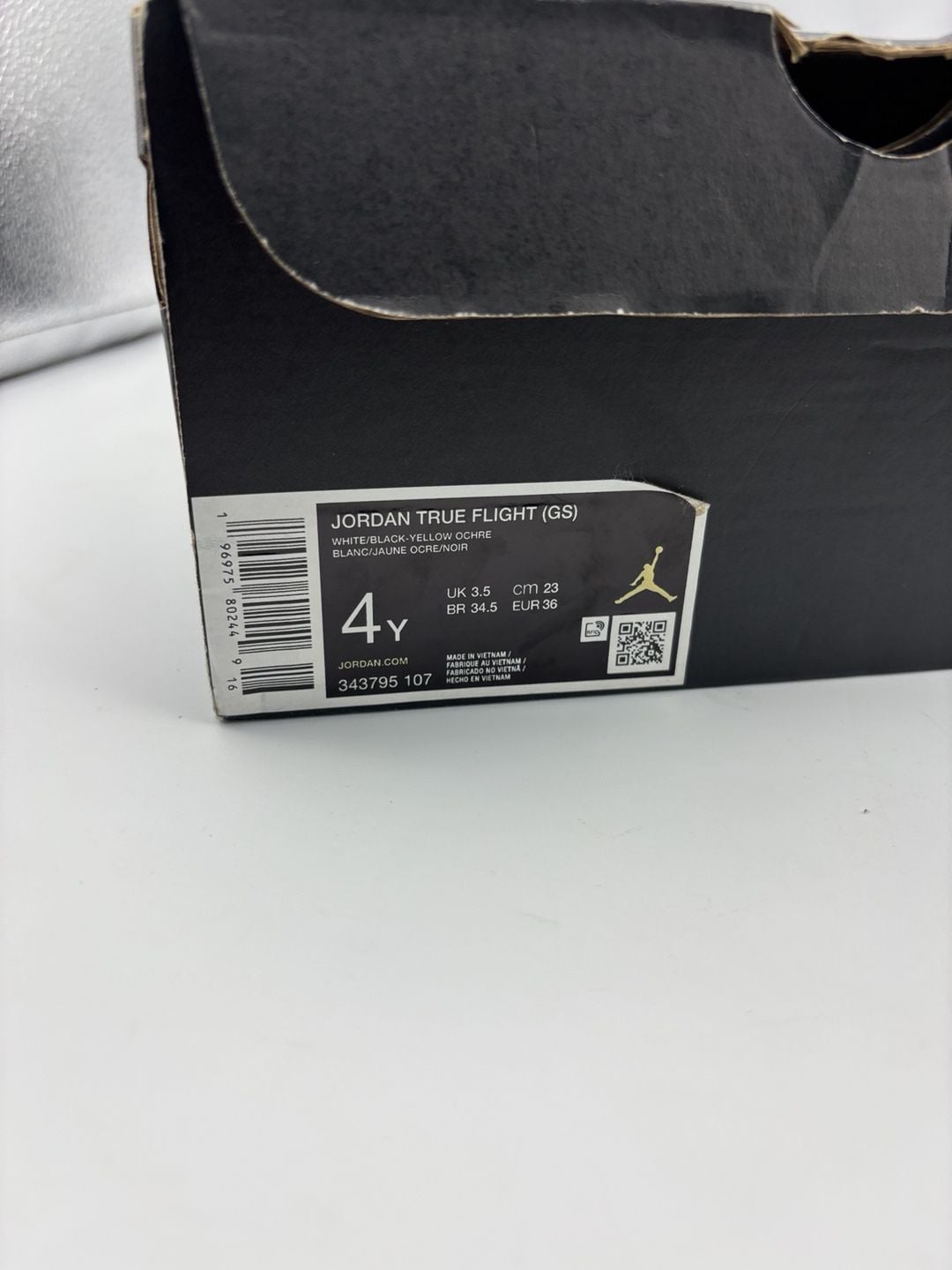 Jordan True Flight Size 4Y White Black Yellow Ochre 7