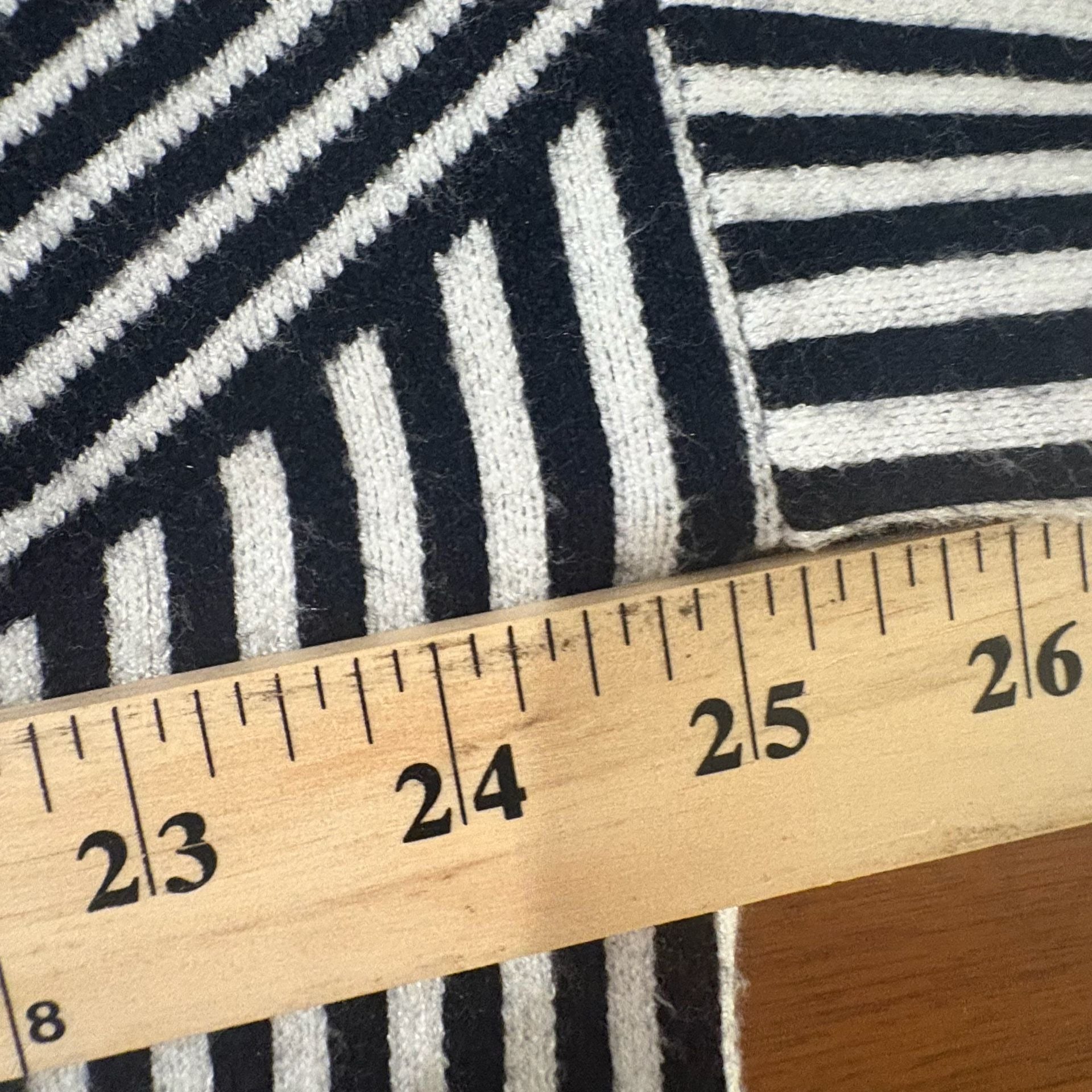 Tahari XL Women’s Black White Striped Mock Neck Chevron Geometric Sweater  8