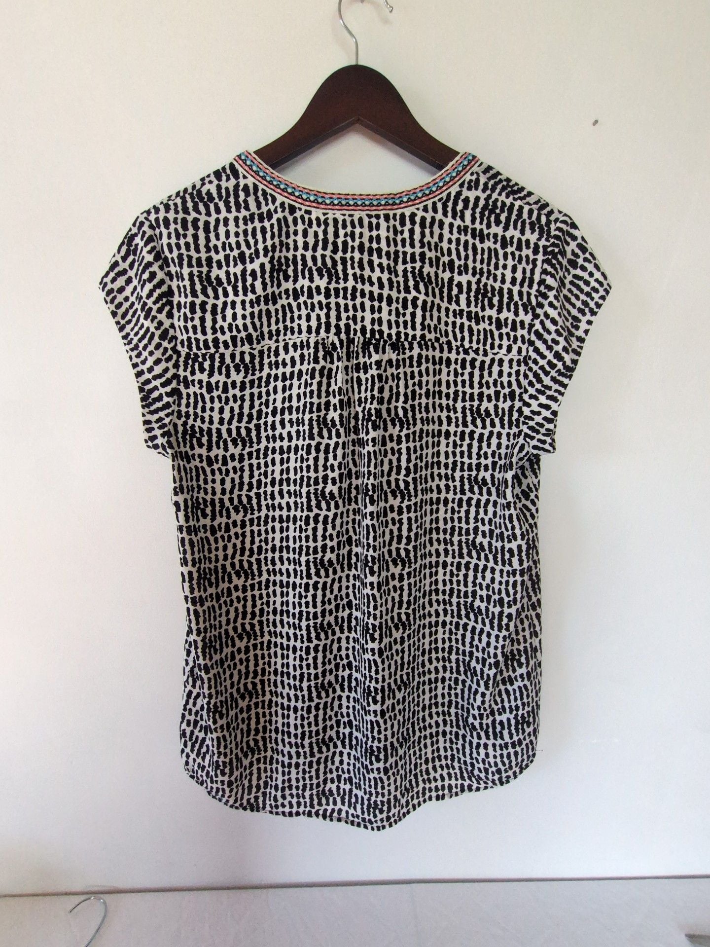 Daniel Rainn Embroidered Neck Blouse Size M Black White Print 3