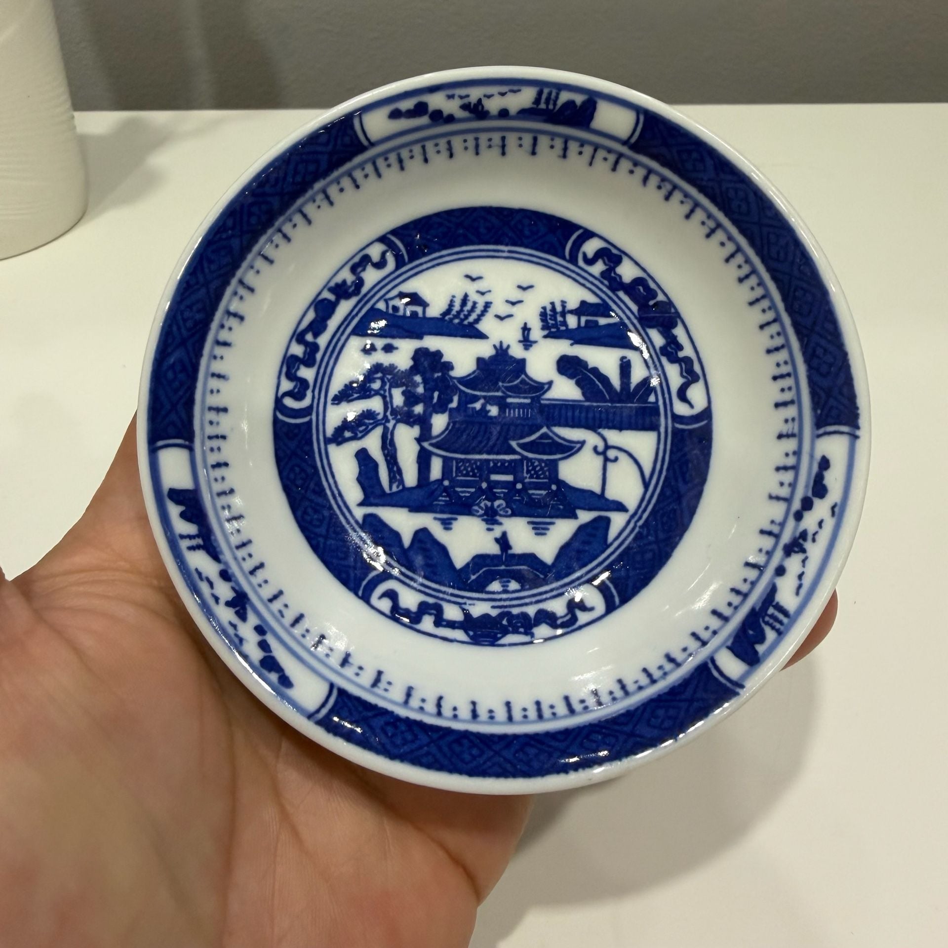 Chinese Blue and White Porcelain Willow Pattern Small Dish 4 Inch 2
