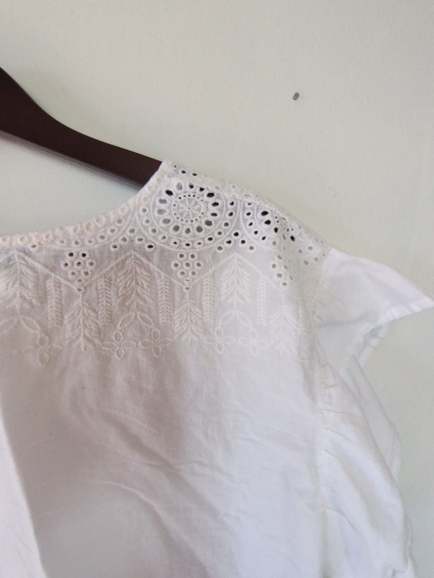 J.Crew Blouse Size 6 White Eyelet Embroidery Flutter Sleeve Top 4