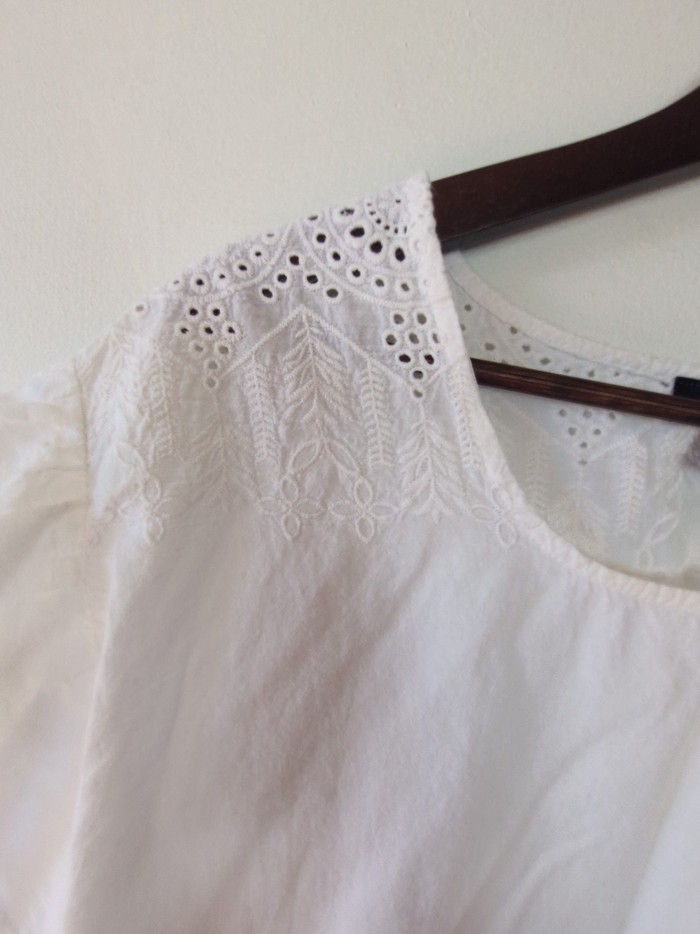 J.Crew Blouse Size 6 White Eyelet Embroidery Flutter Sleeve Top 5