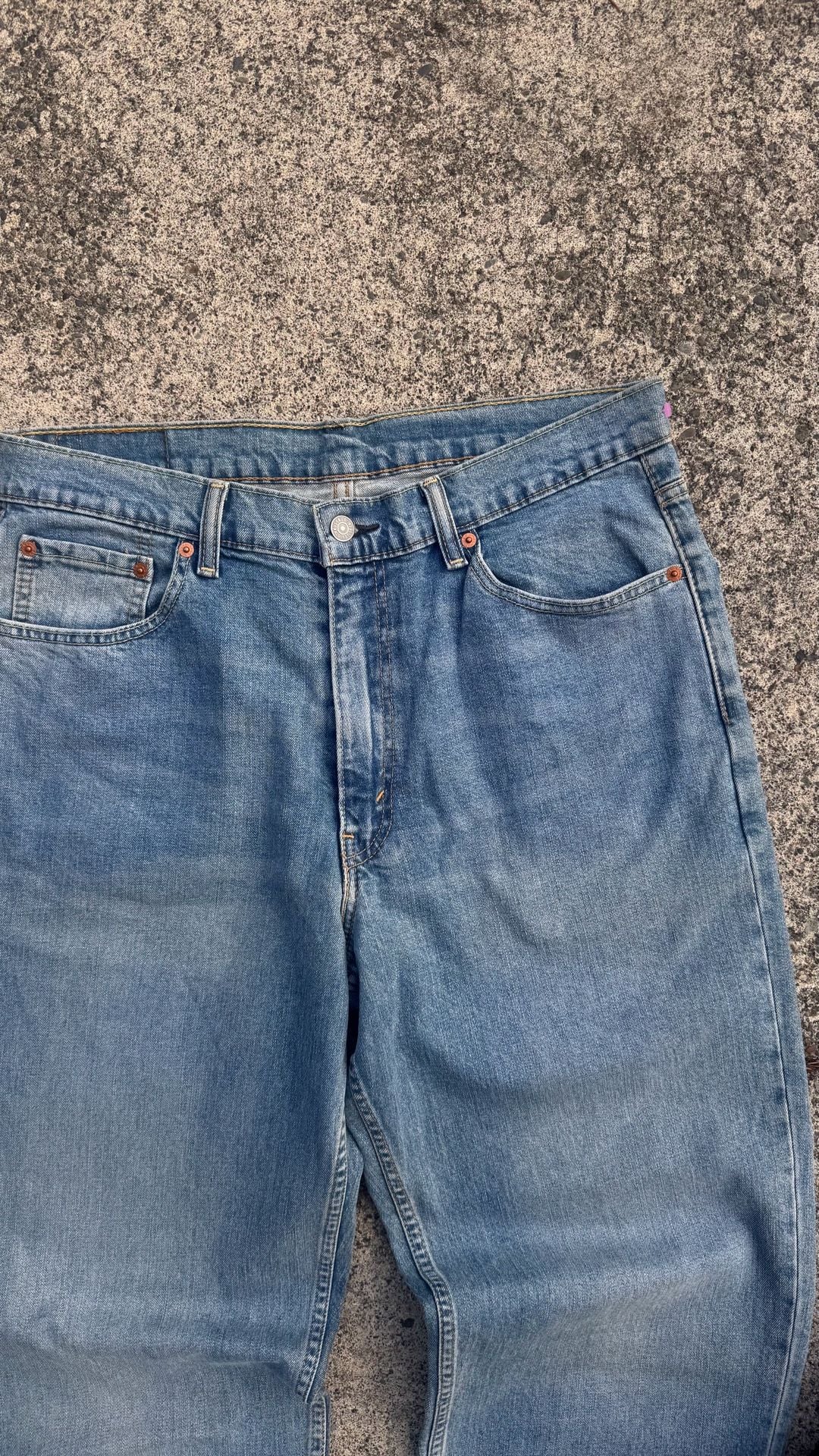 Levi's 550 Relaxed Fit Jeans 36x32 Light Wash Denim 5