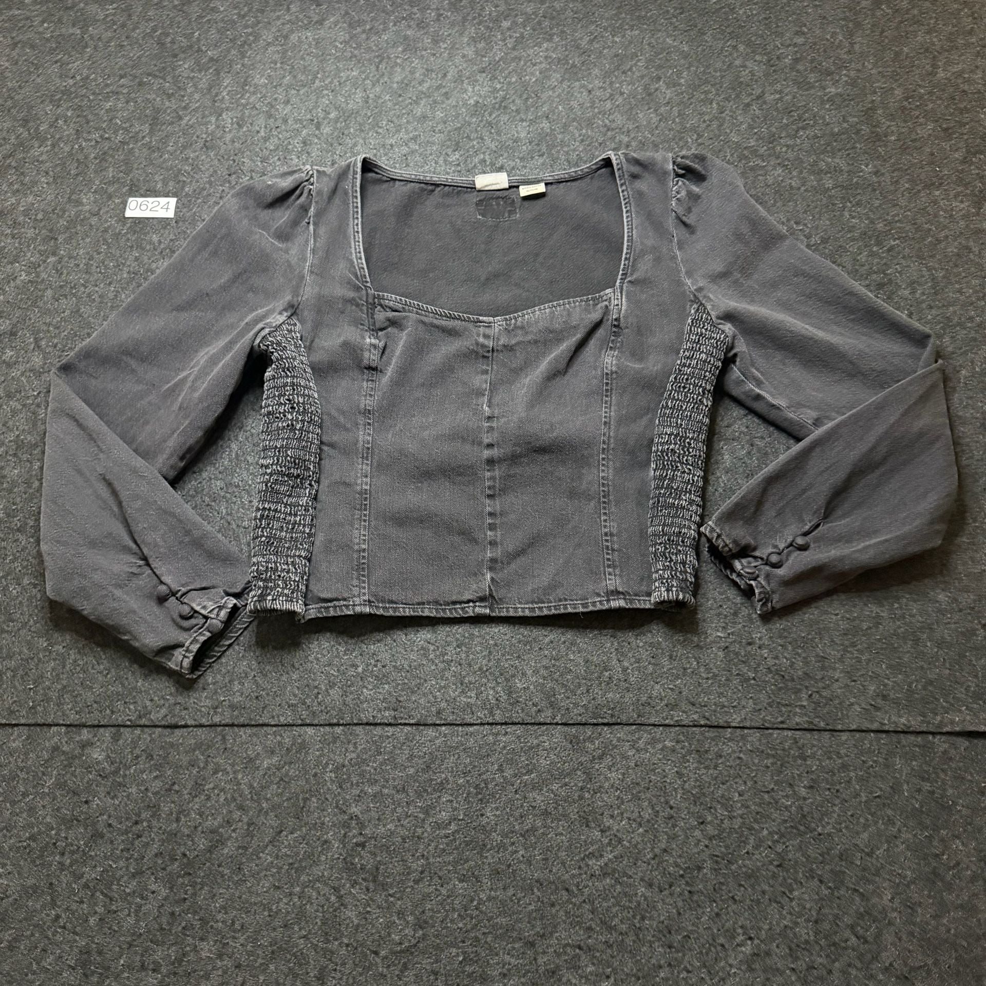 Levi's Denim Blouse Top Size XL Black Acid Wash Smocked Long Sleeve 2