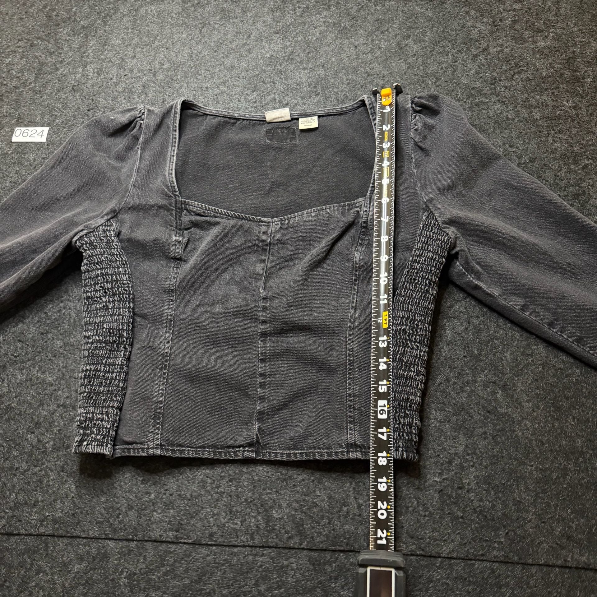 Levi's Denim Blouse Top Size XL Black Acid Wash Smocked Long Sleeve 5
