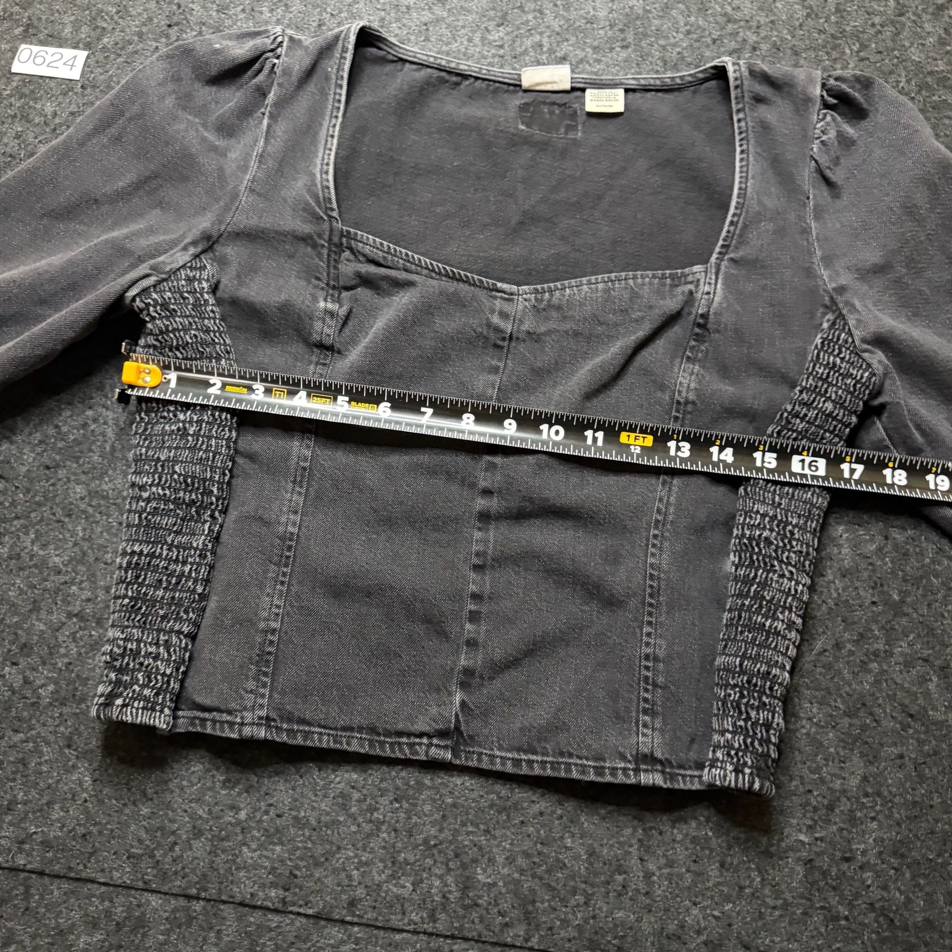 Levi's Denim Blouse Top Size XL Black Acid Wash Smocked Long Sleeve 6